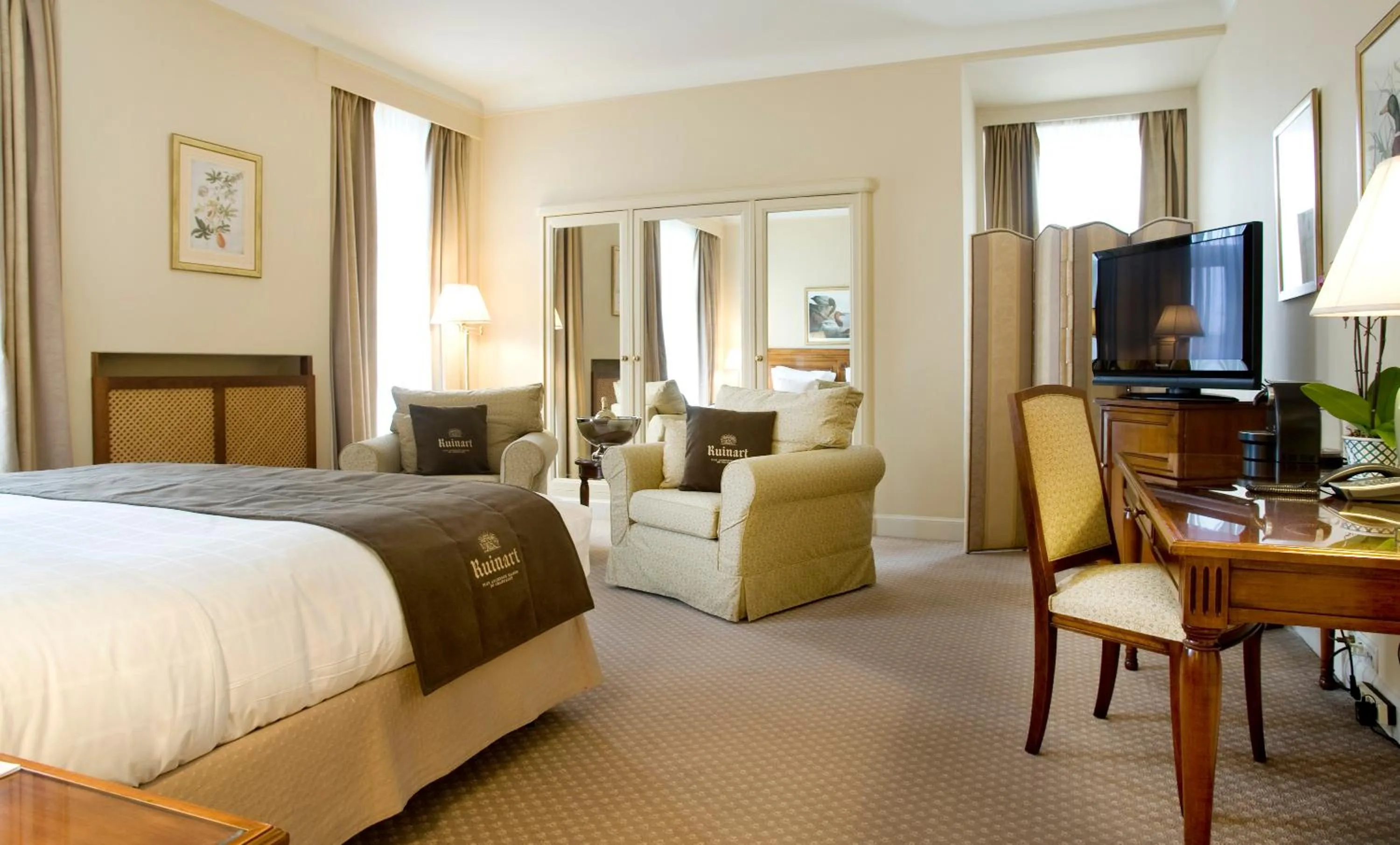 Bedroom, Bed in Hotel Le Plaza Brussels