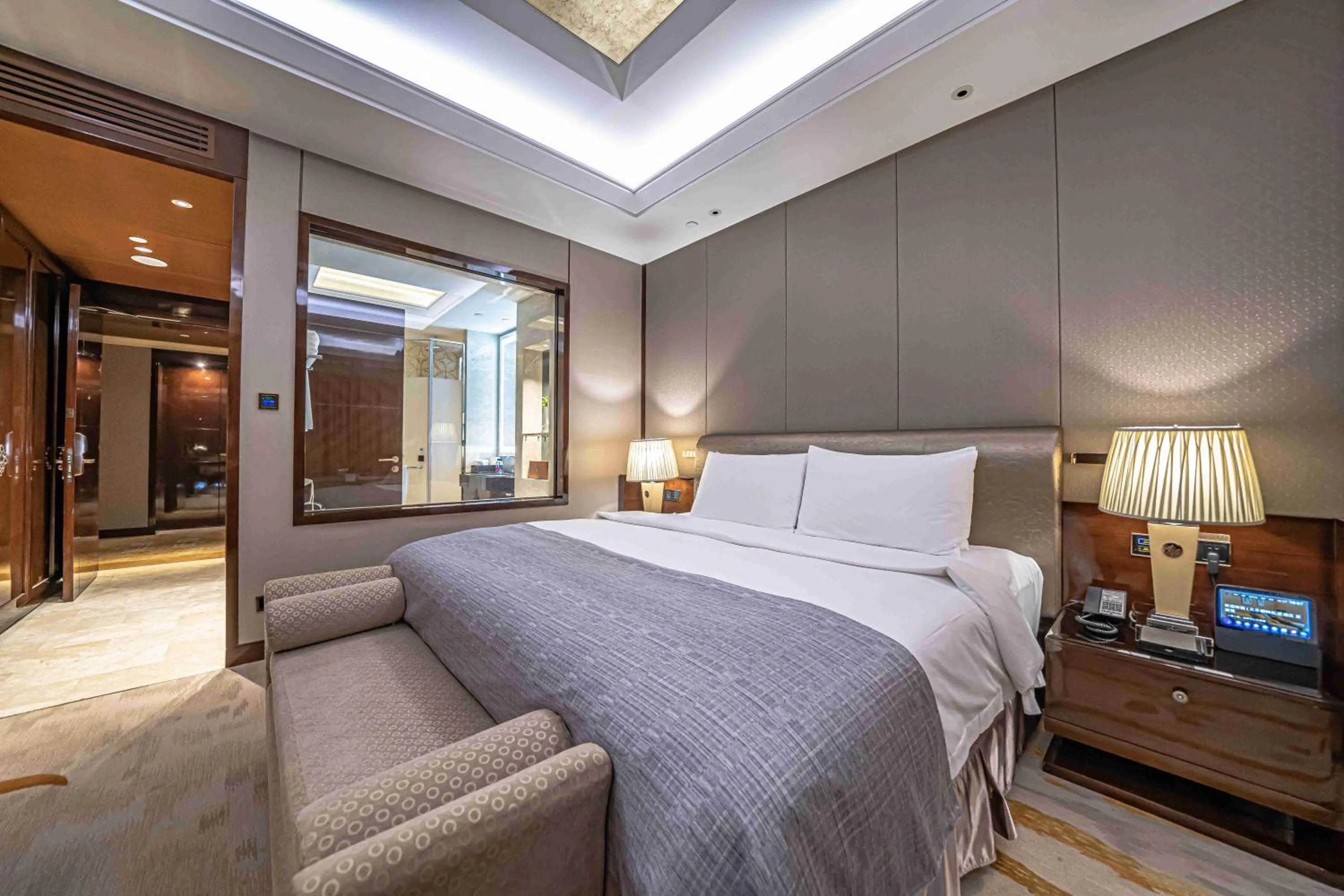 Bed in Zhaolin Grand Hotel