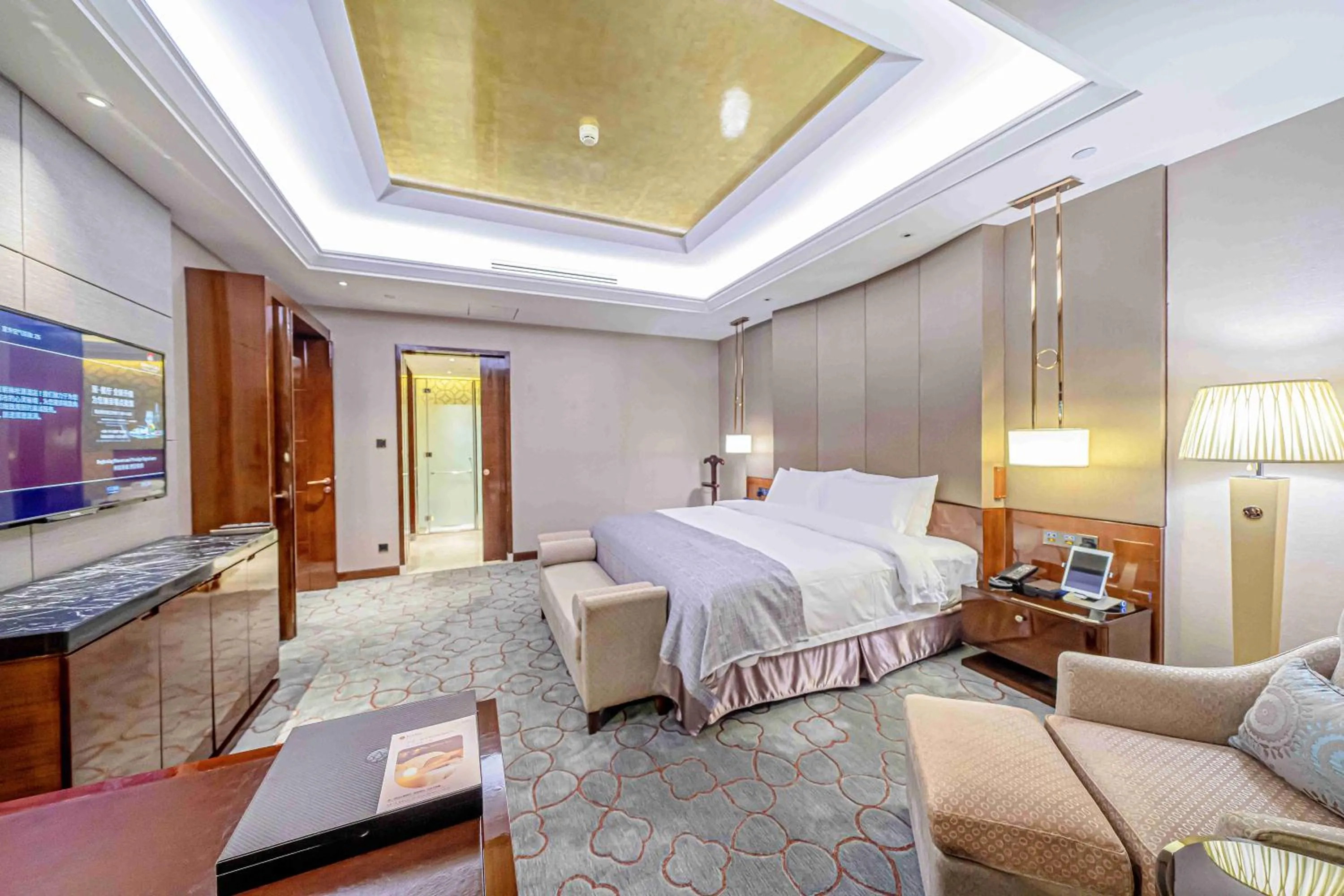 Bed in Zhaolin Grand Hotel