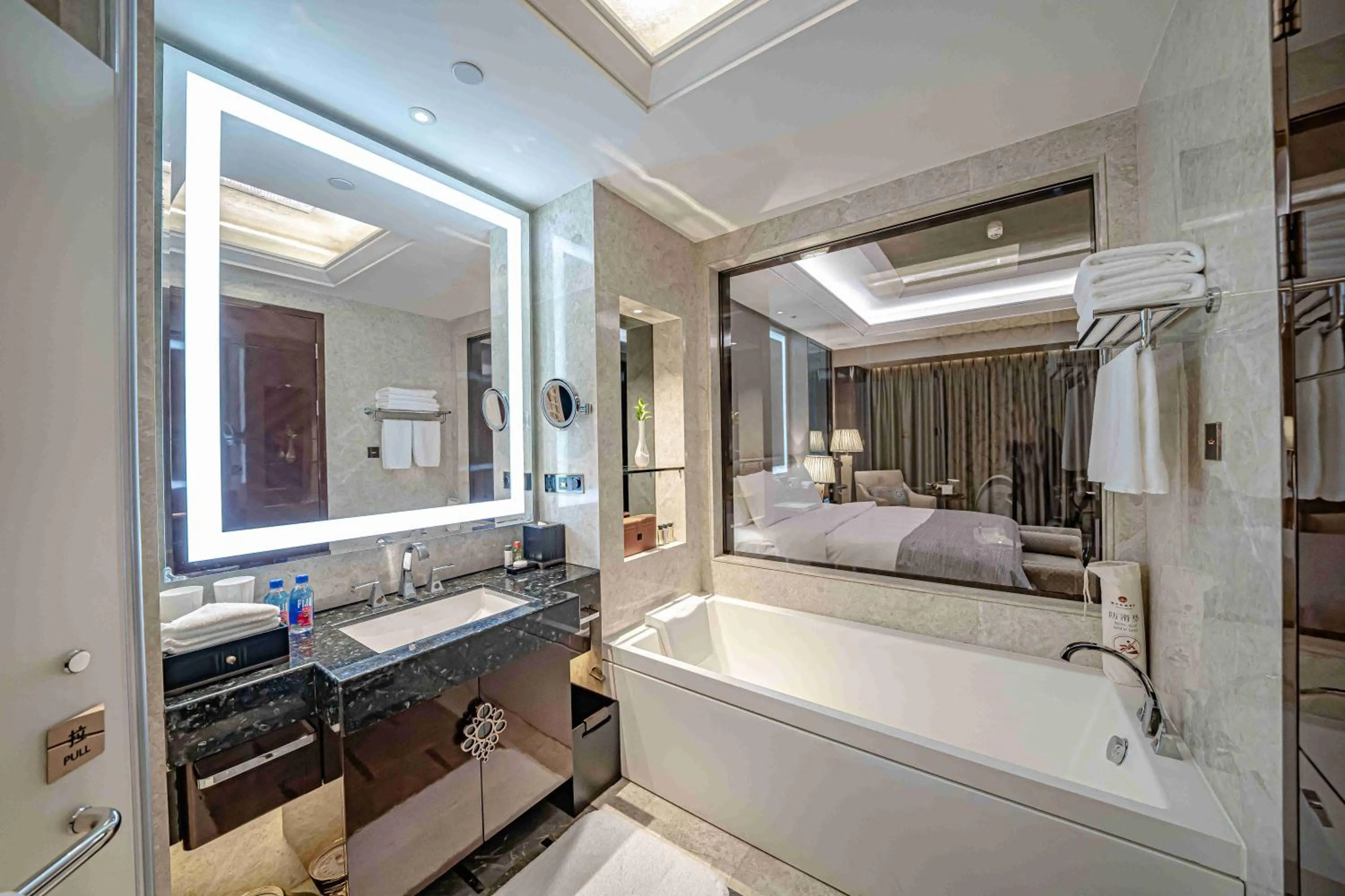 Bed in Zhaolin Grand Hotel