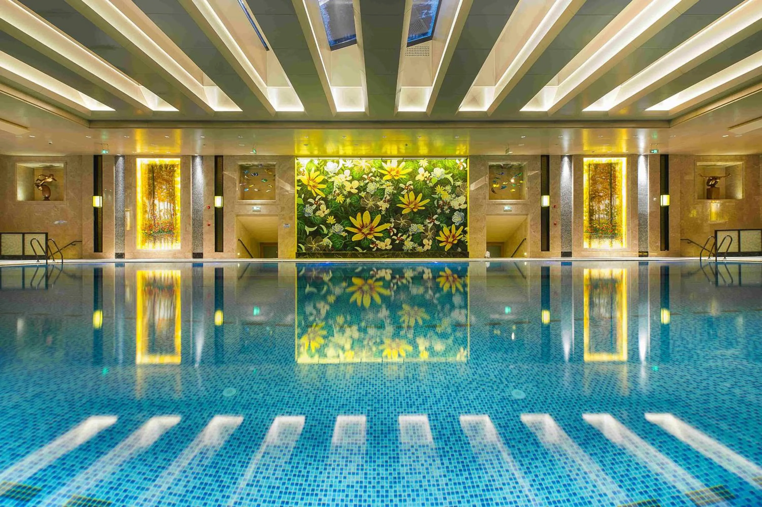 Pool view in Zhaolin Grand Hotel