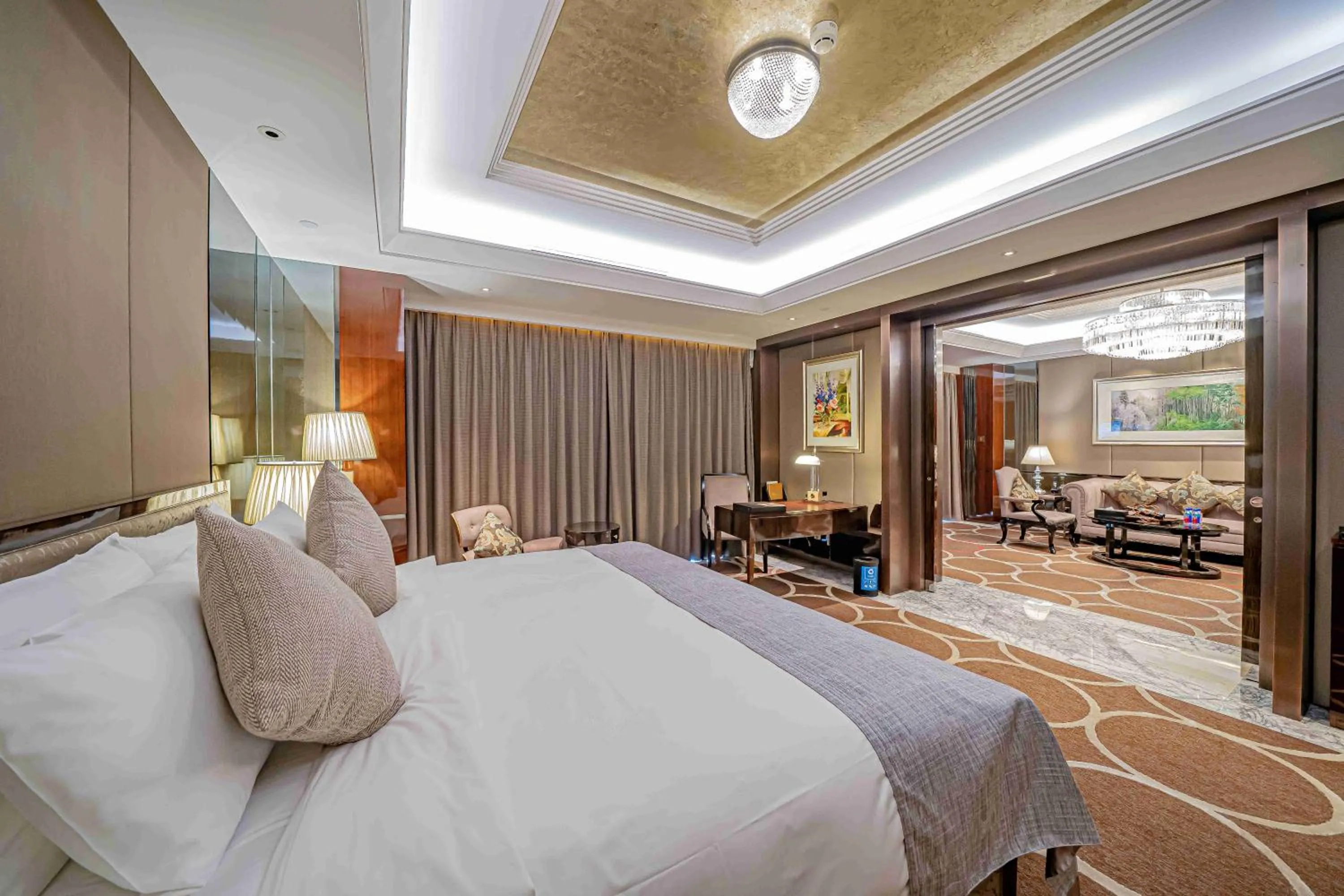 Bed in Zhaolin Grand Hotel