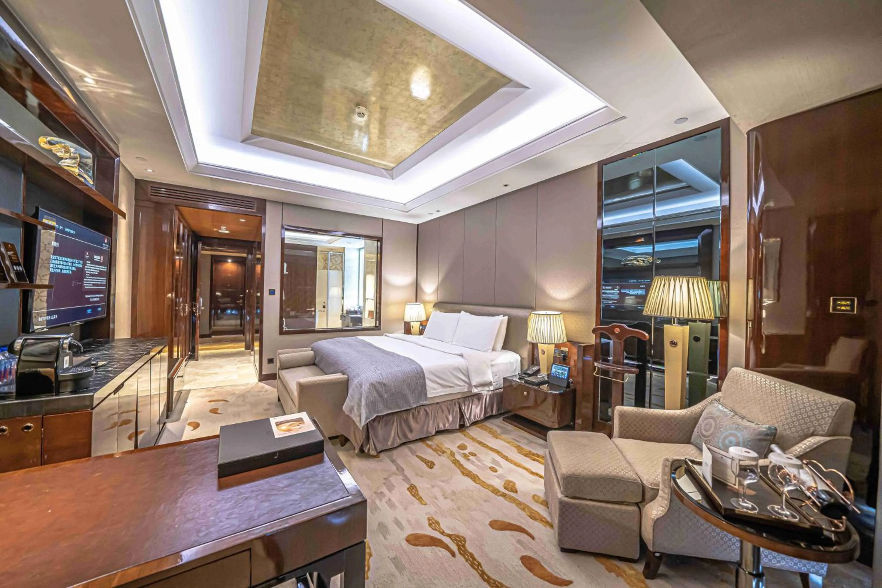 Bed in Zhaolin Grand Hotel