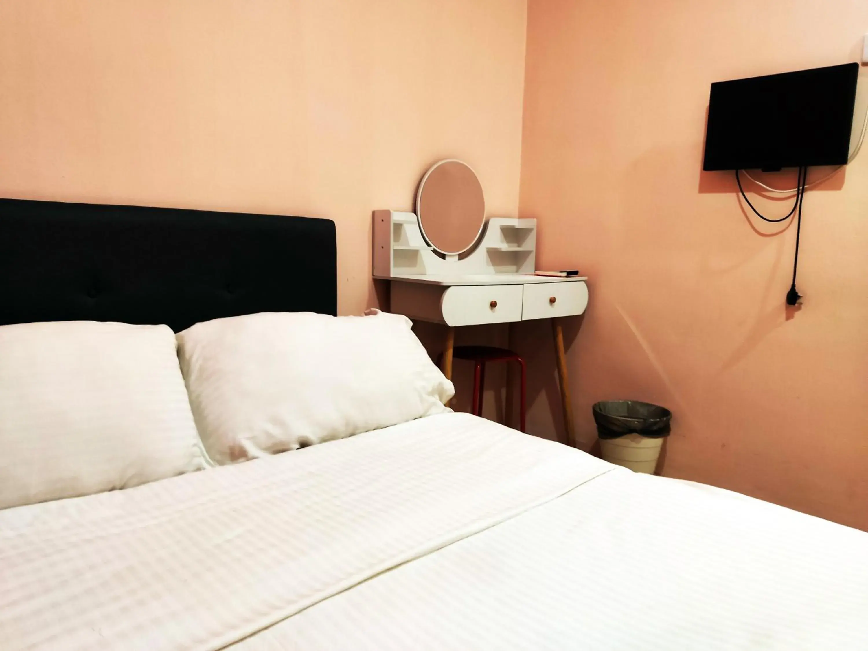 Budget Double Room in The b'Hotel Budget Double Room in The b'Hotel