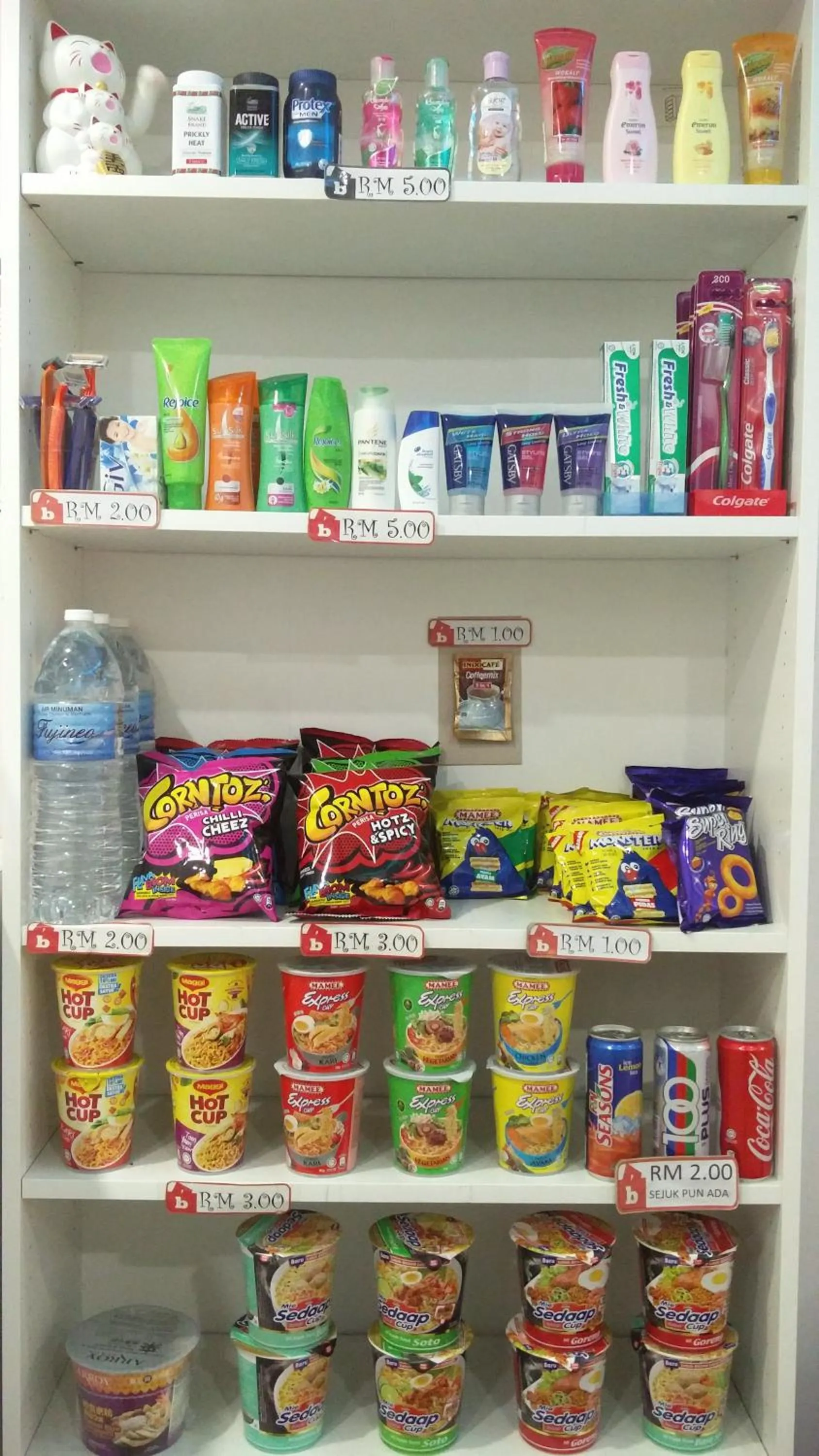 Breakfast in The b'Hotel