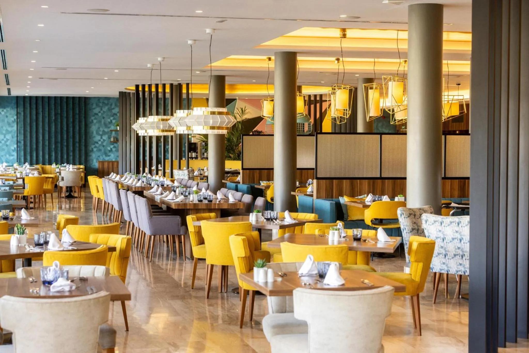 Restaurant/places to eat in Zafiro Palace Palmanova