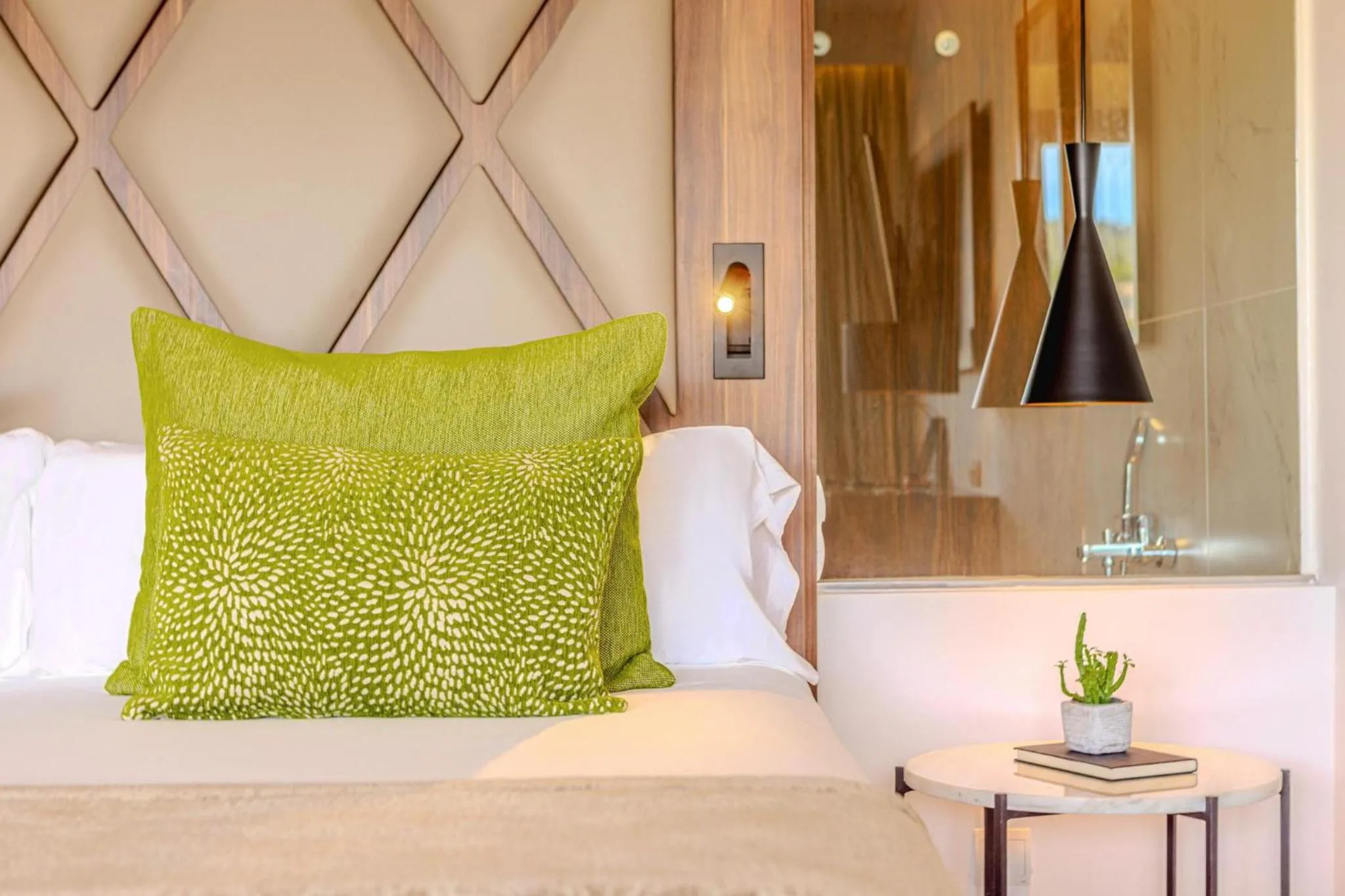 Photo of the whole room, Bed in Zafiro Palace Palmanova