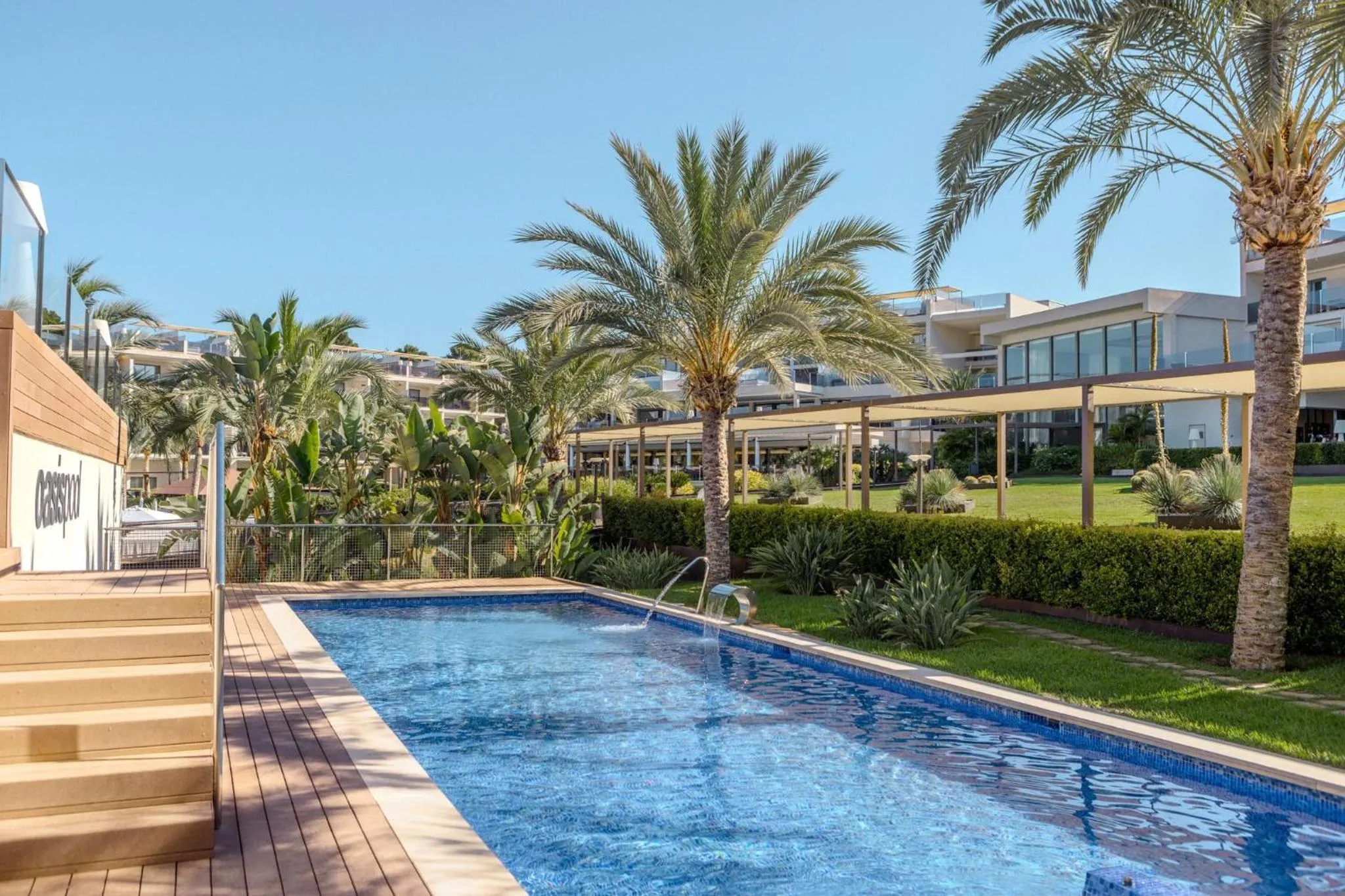 Swimming pool in Zafiro Palace Palmanova