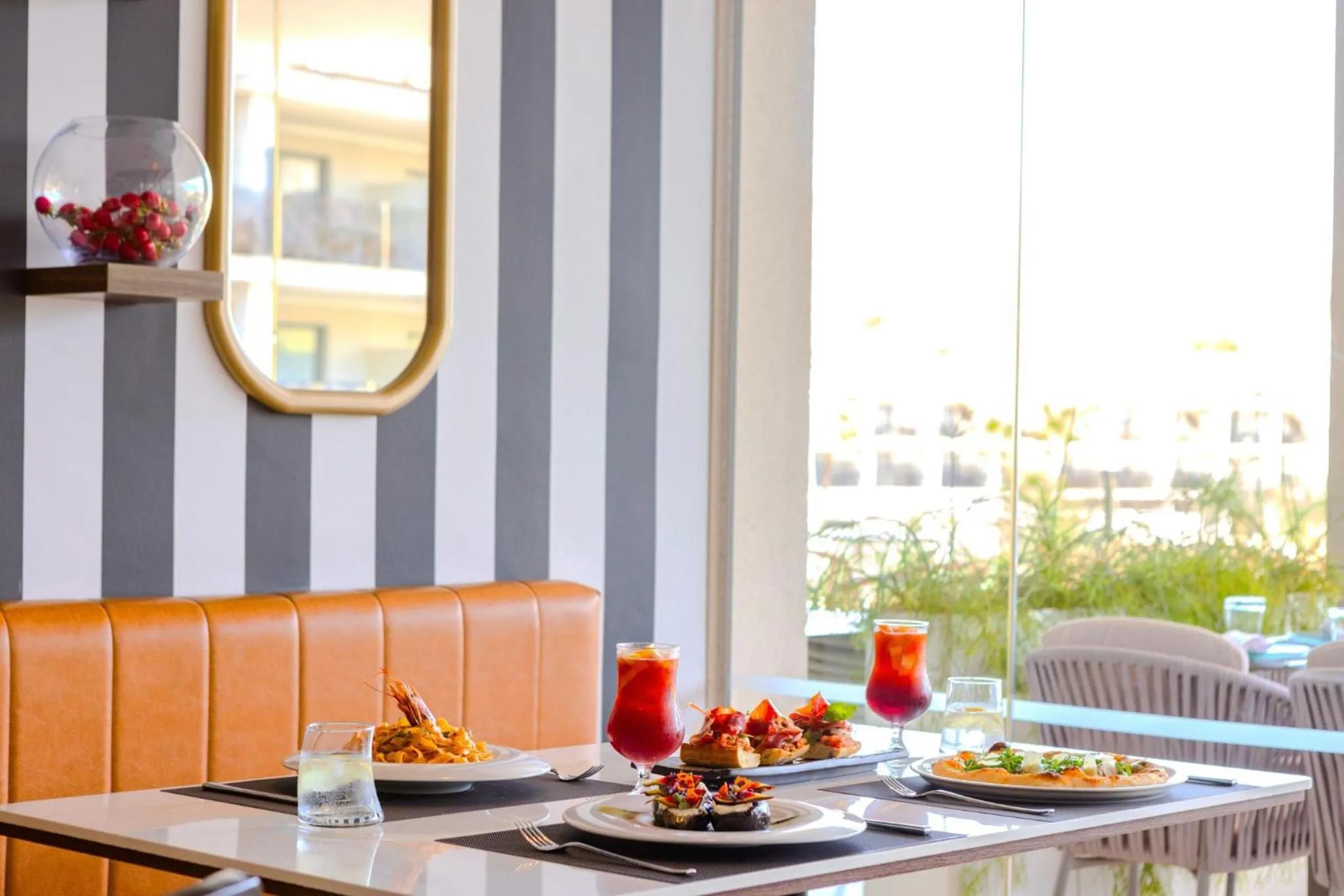 Restaurant/places to eat in Zafiro Palace Palmanova