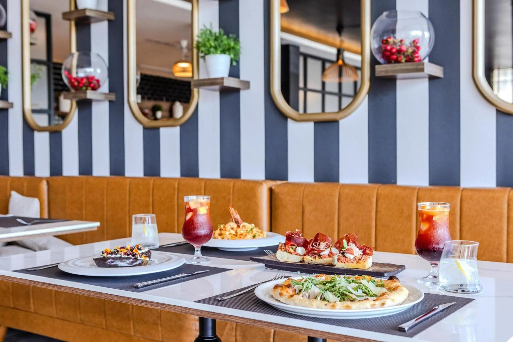 Restaurant/places to eat in Zafiro Palace Palmanova