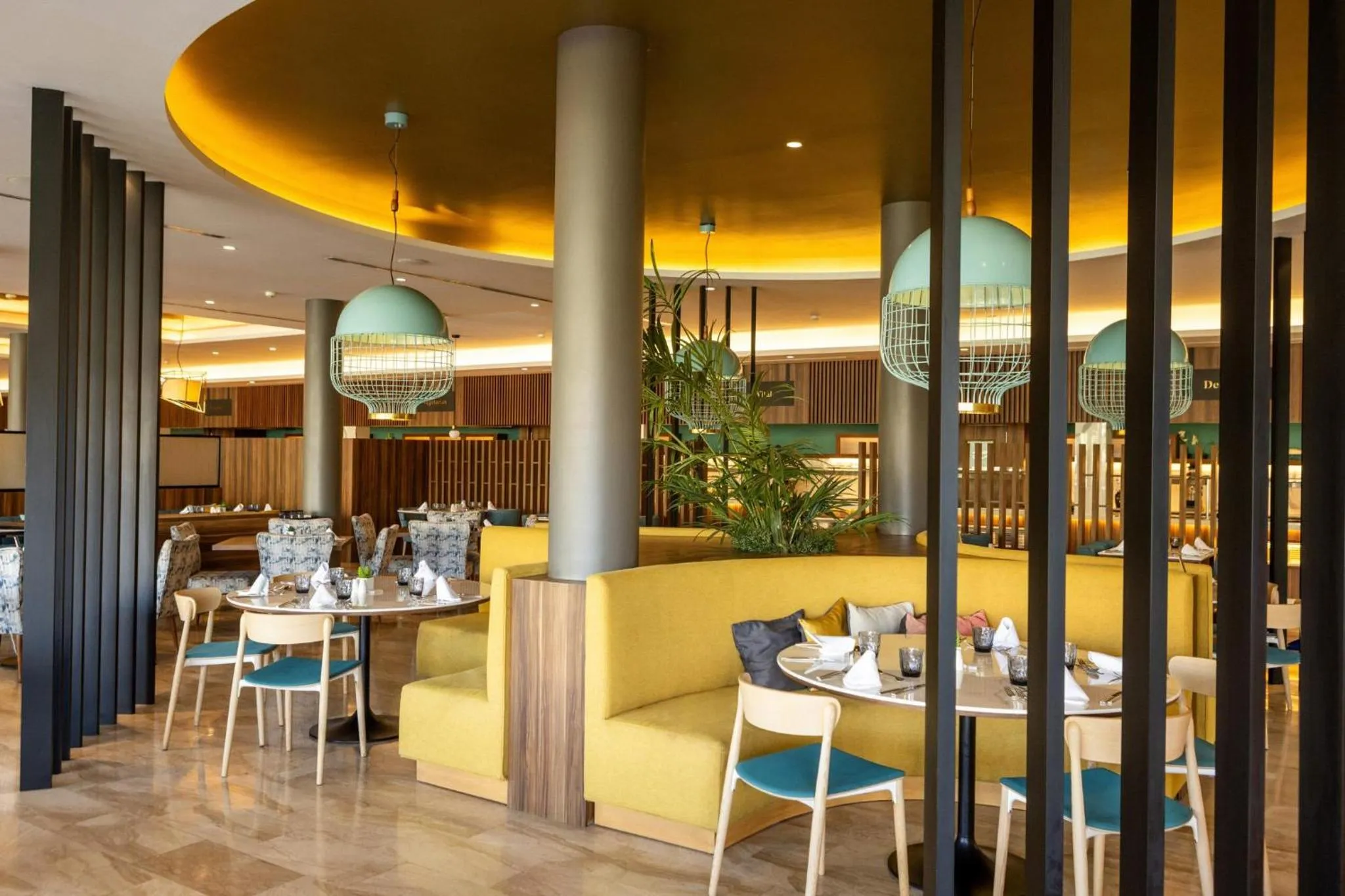 Restaurant/places to eat in Zafiro Palace Palmanova