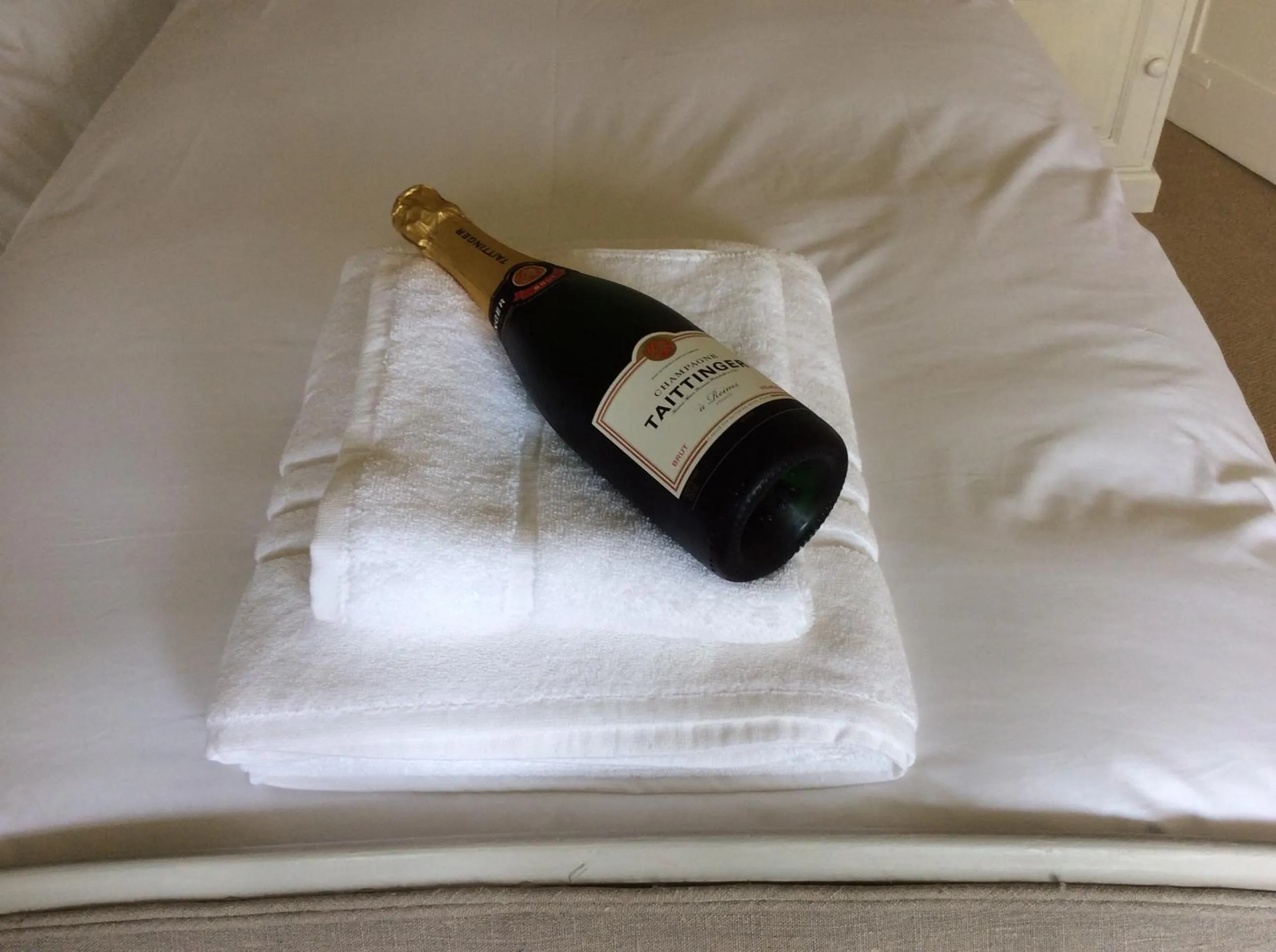 Alcoholic drinks, Bed in Castle Farm House B&B