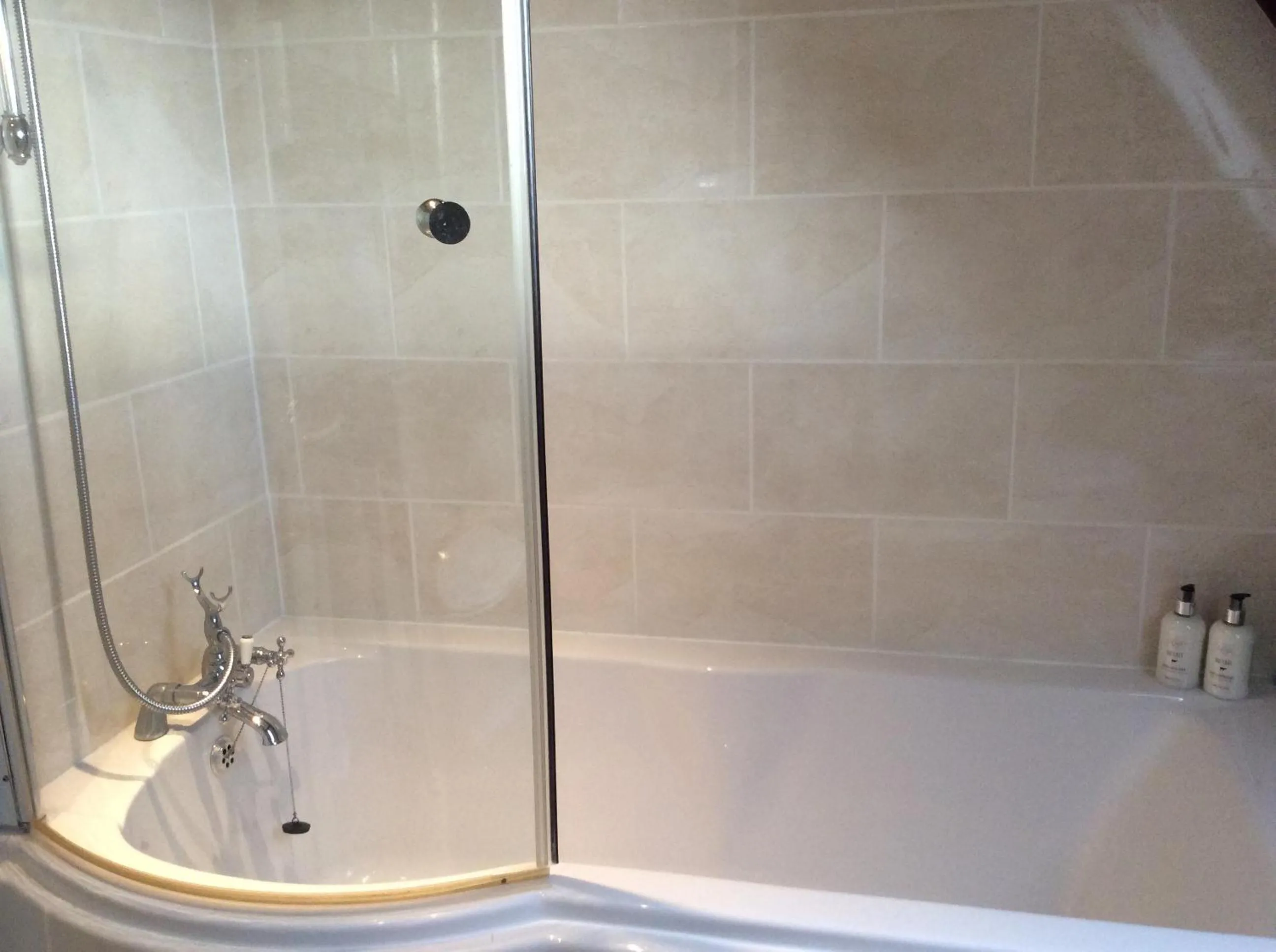 Shower in Castle Farm House B&B