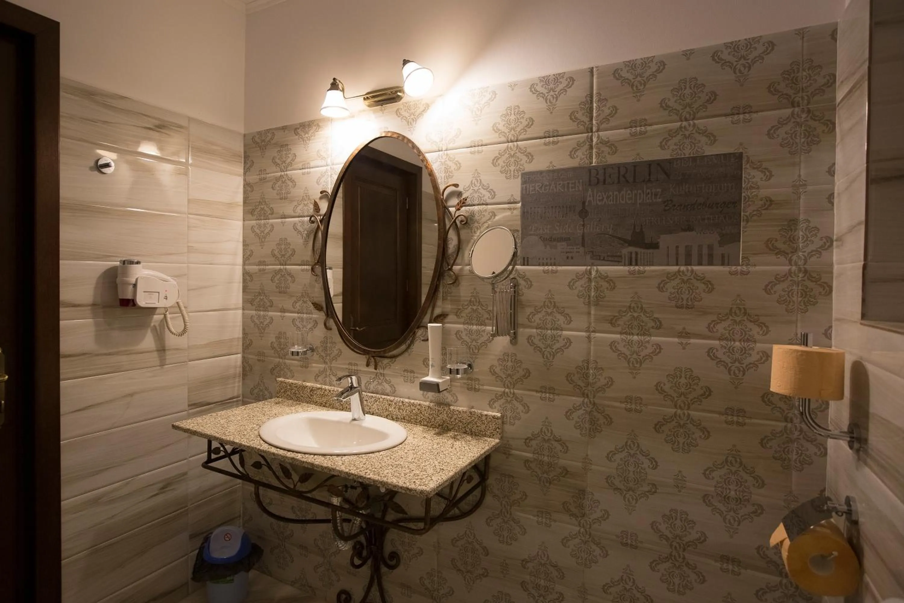 Photo of the whole room in Hotel Aviator Boutique