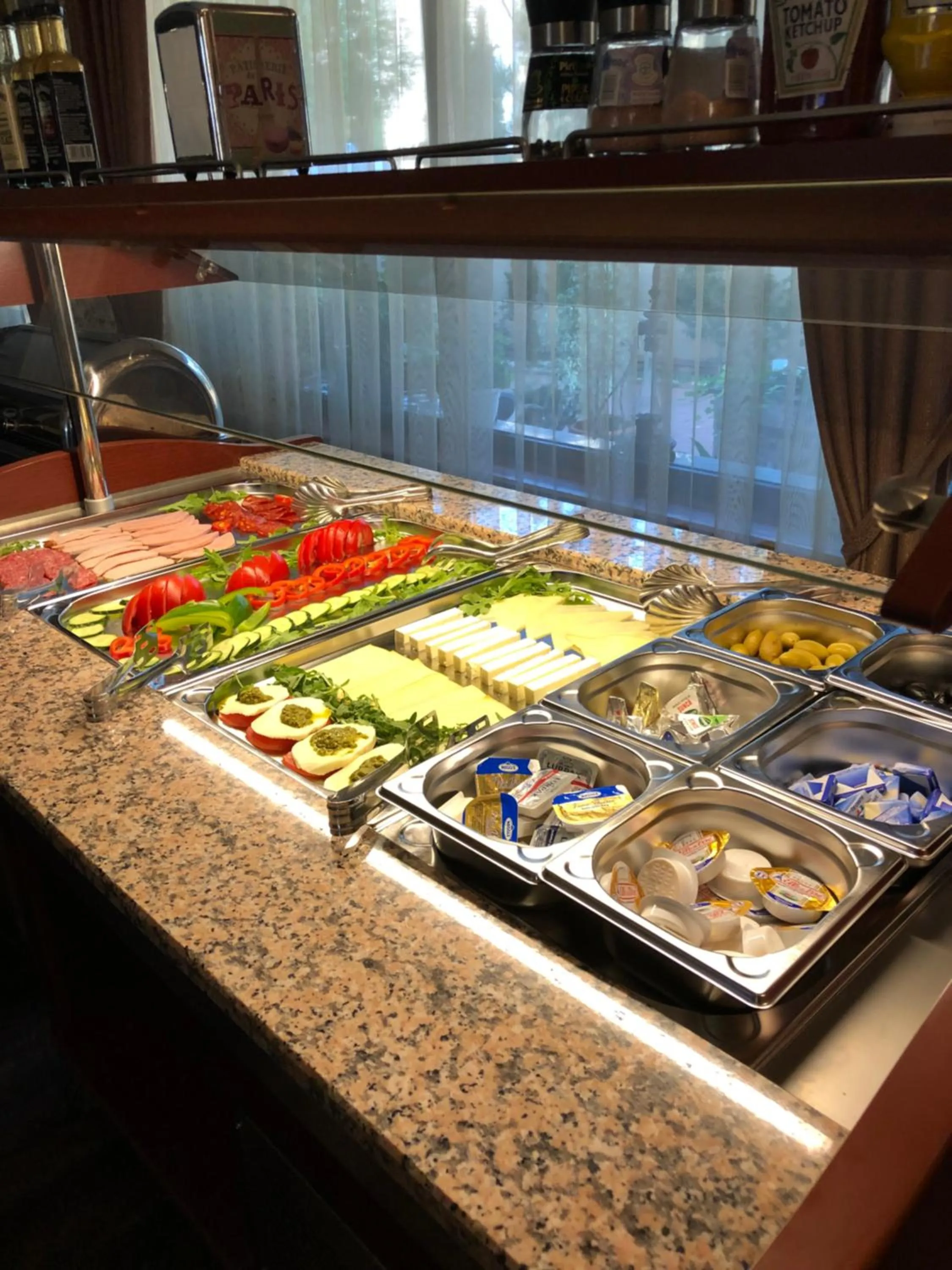 Food and drinks in Hotel Aviator Boutique