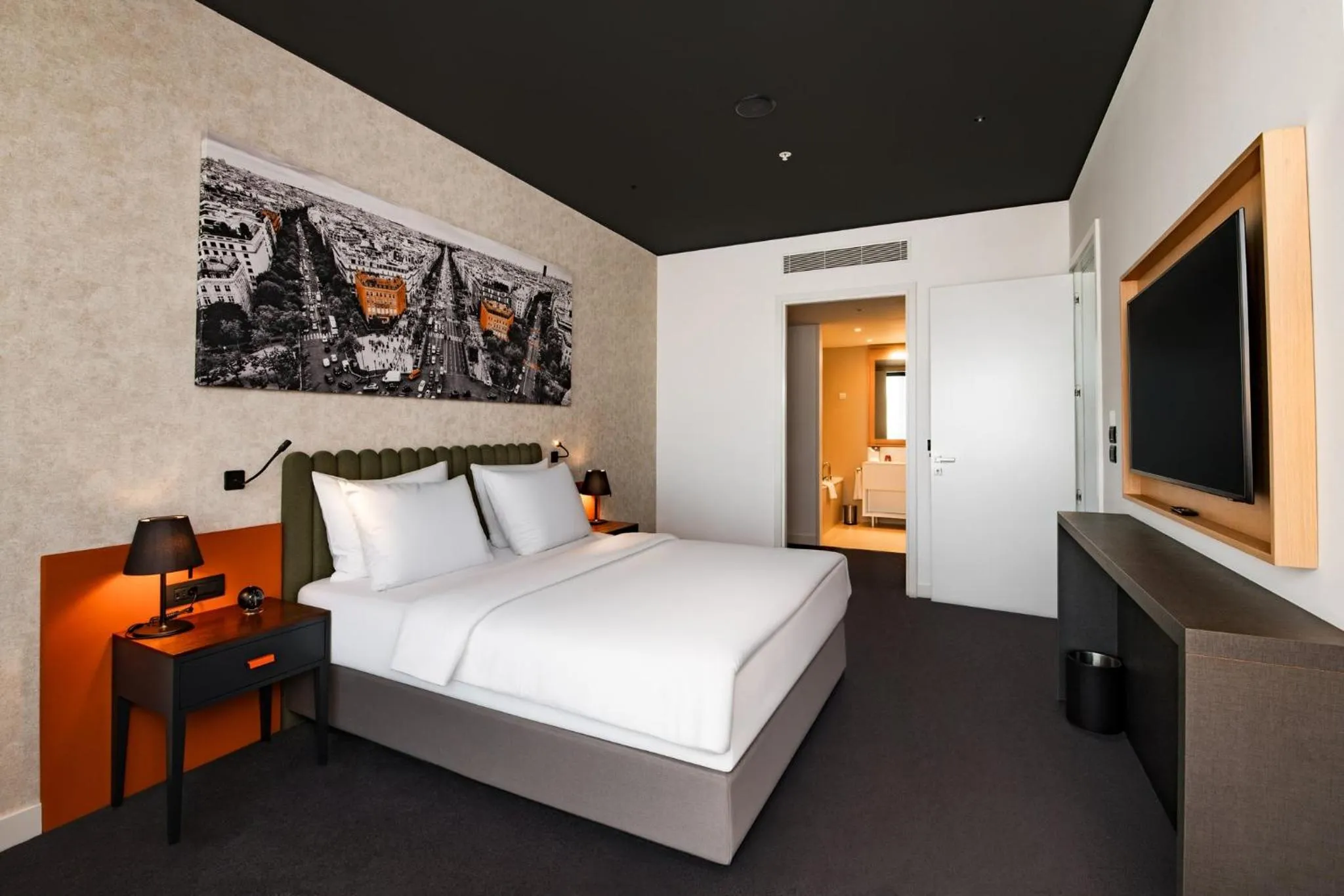 Photo of the whole room, Bed in Crowne Plaza Podgorica by IHG