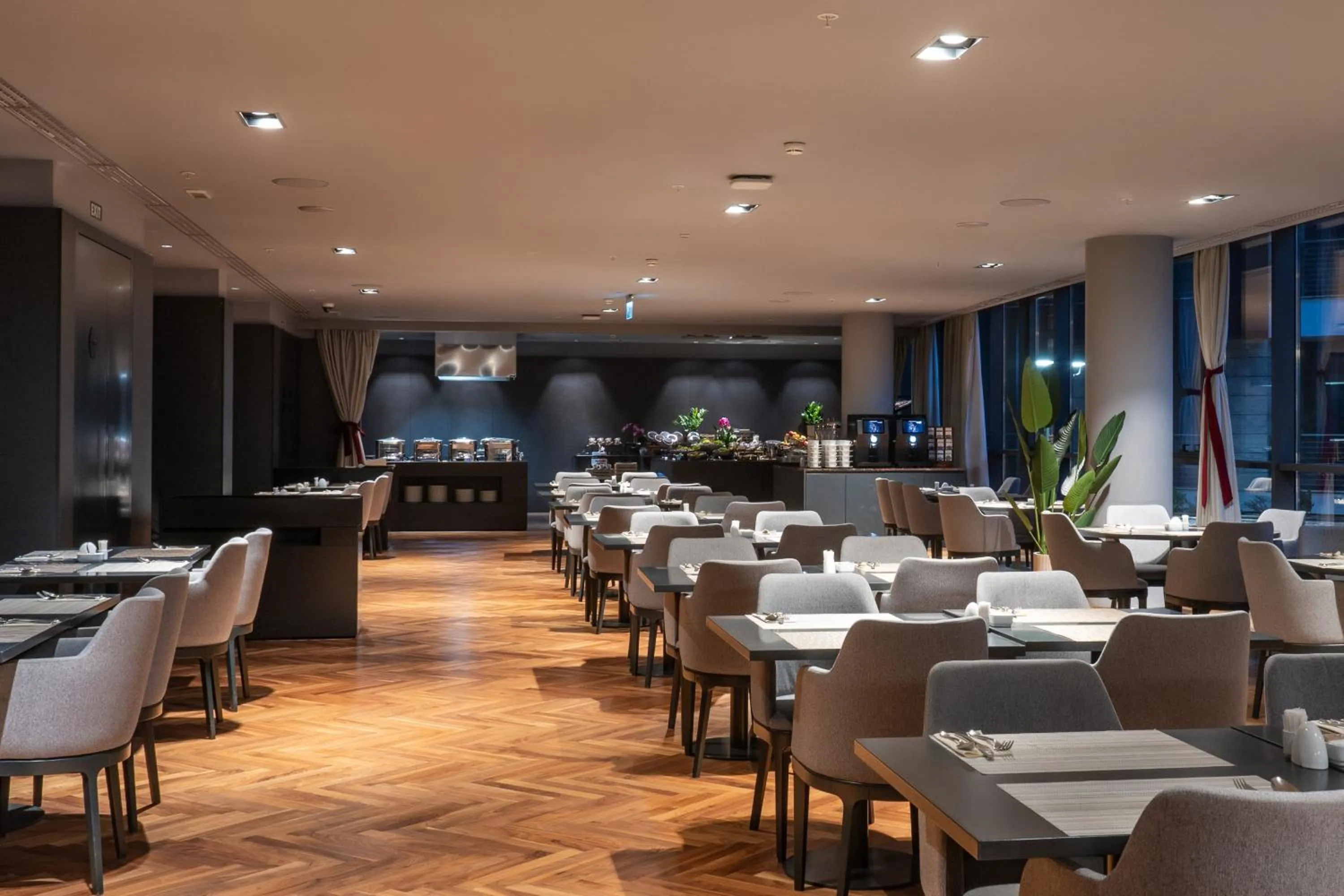 Restaurant/places to eat in Crowne Plaza Podgorica by IHG