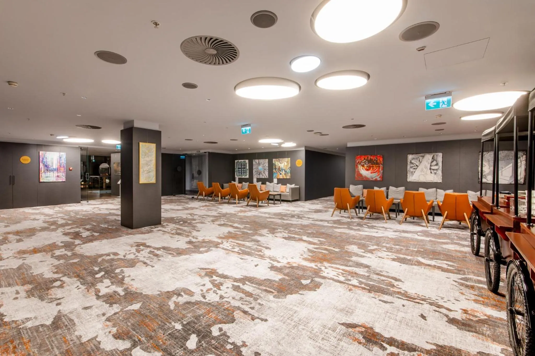 Lobby or reception in Crowne Plaza Podgorica by IHG
