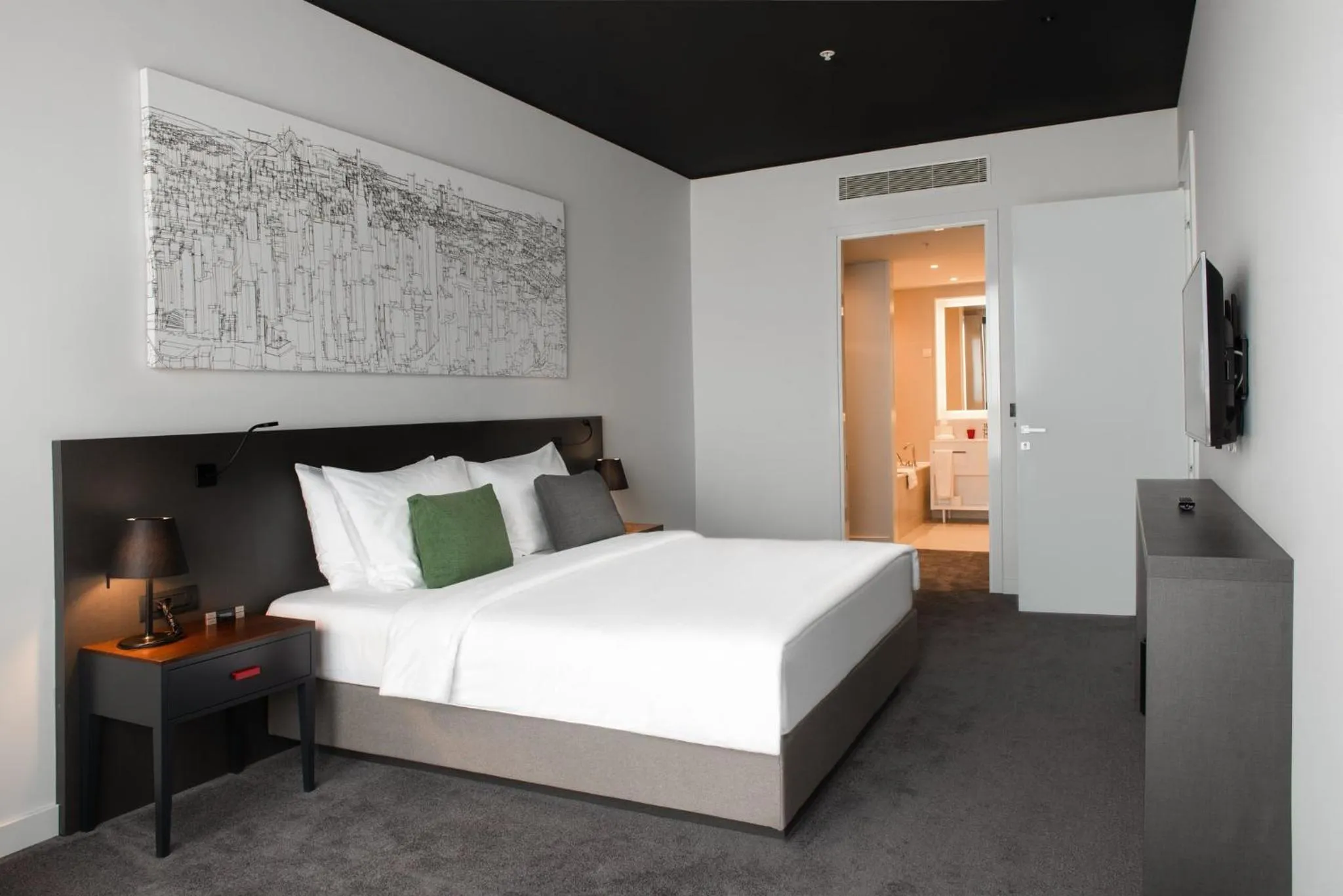 Photo of the whole room, Bed in CUE Podgorica