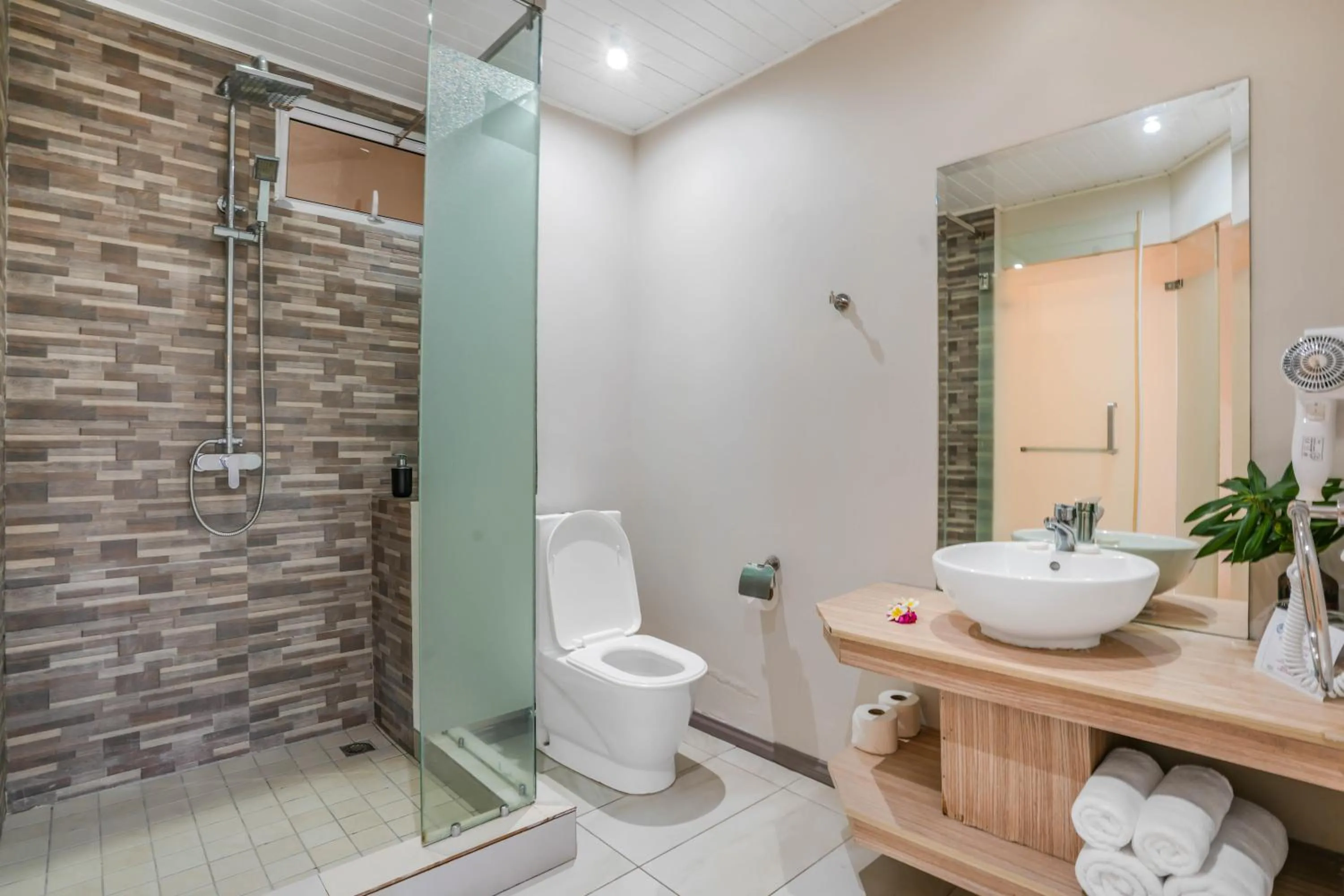 Le Peninsula Bay Beach Resort & Spa