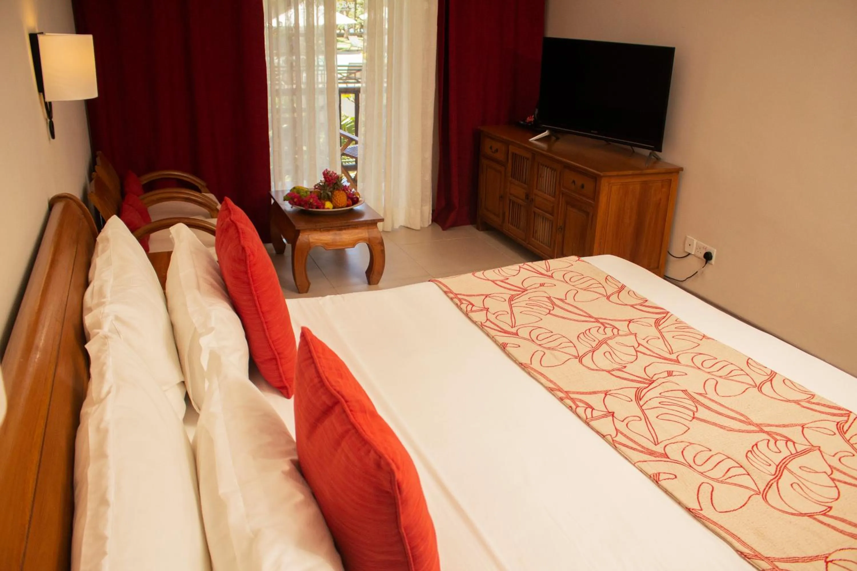 Bedroom, Bed in Le Peninsula Bay Beach Resort & Spa