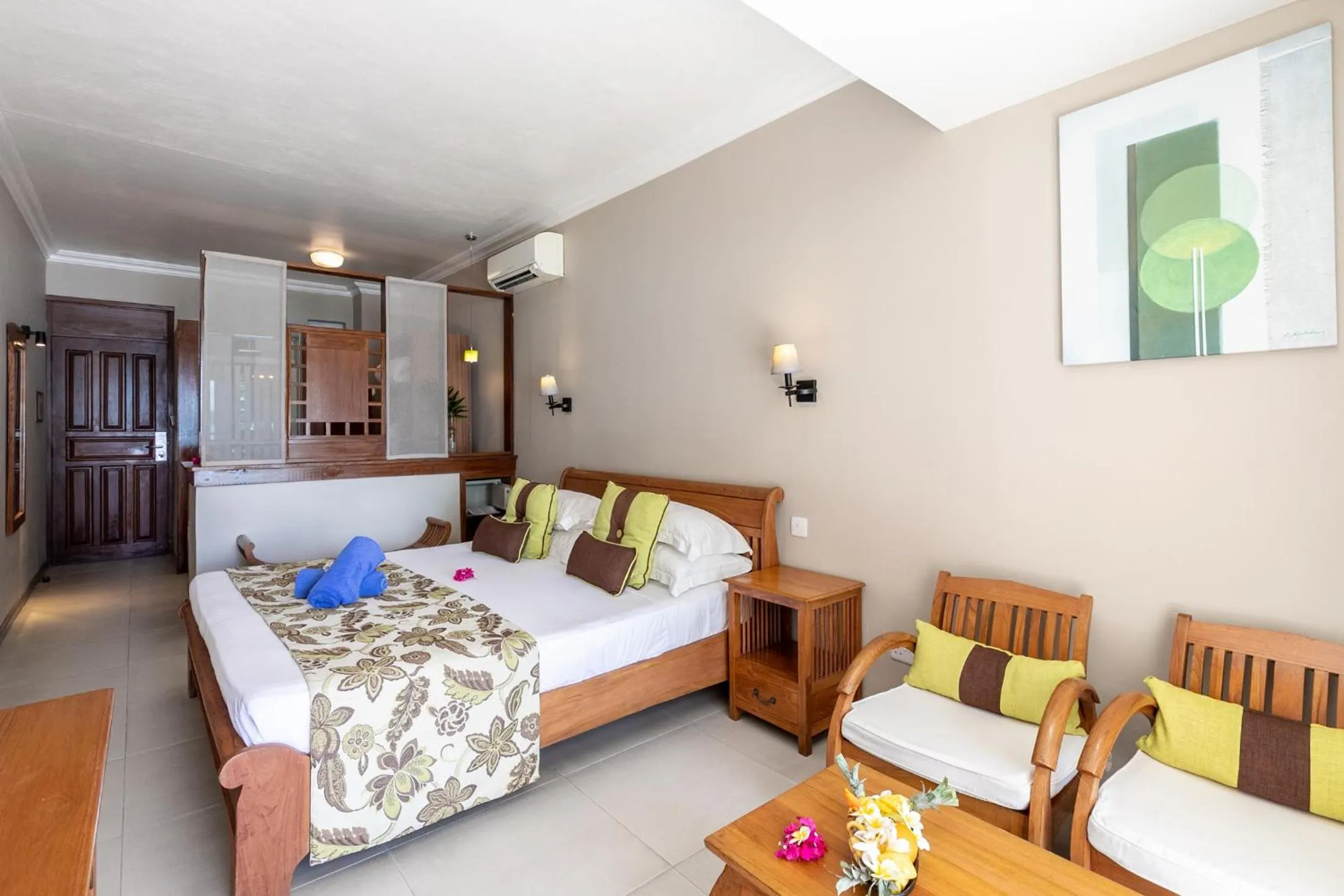 Photo of the whole room, Bed in Le Peninsula Bay Beach Resort & Spa