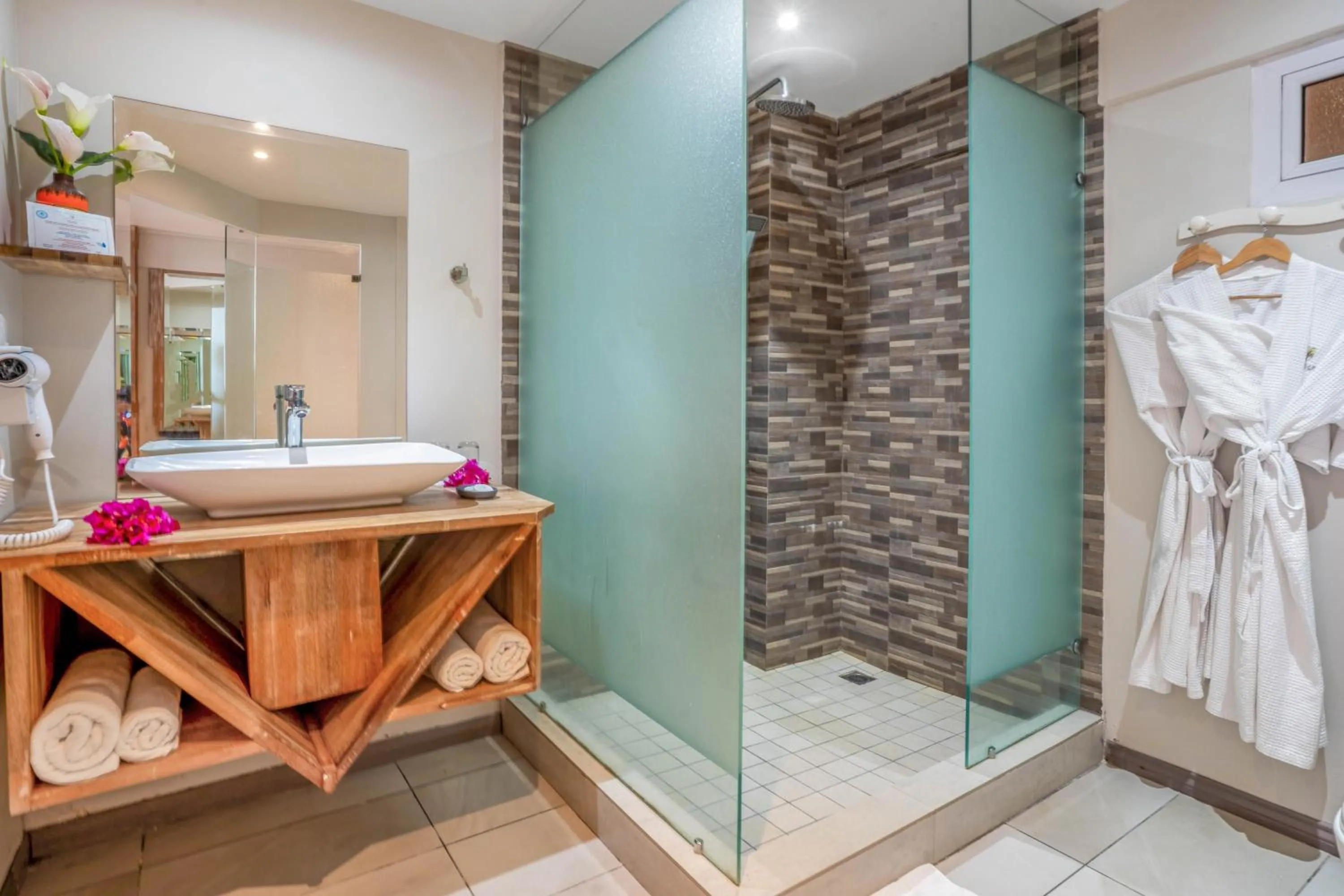 Le Peninsula Bay Beach Resort & Spa