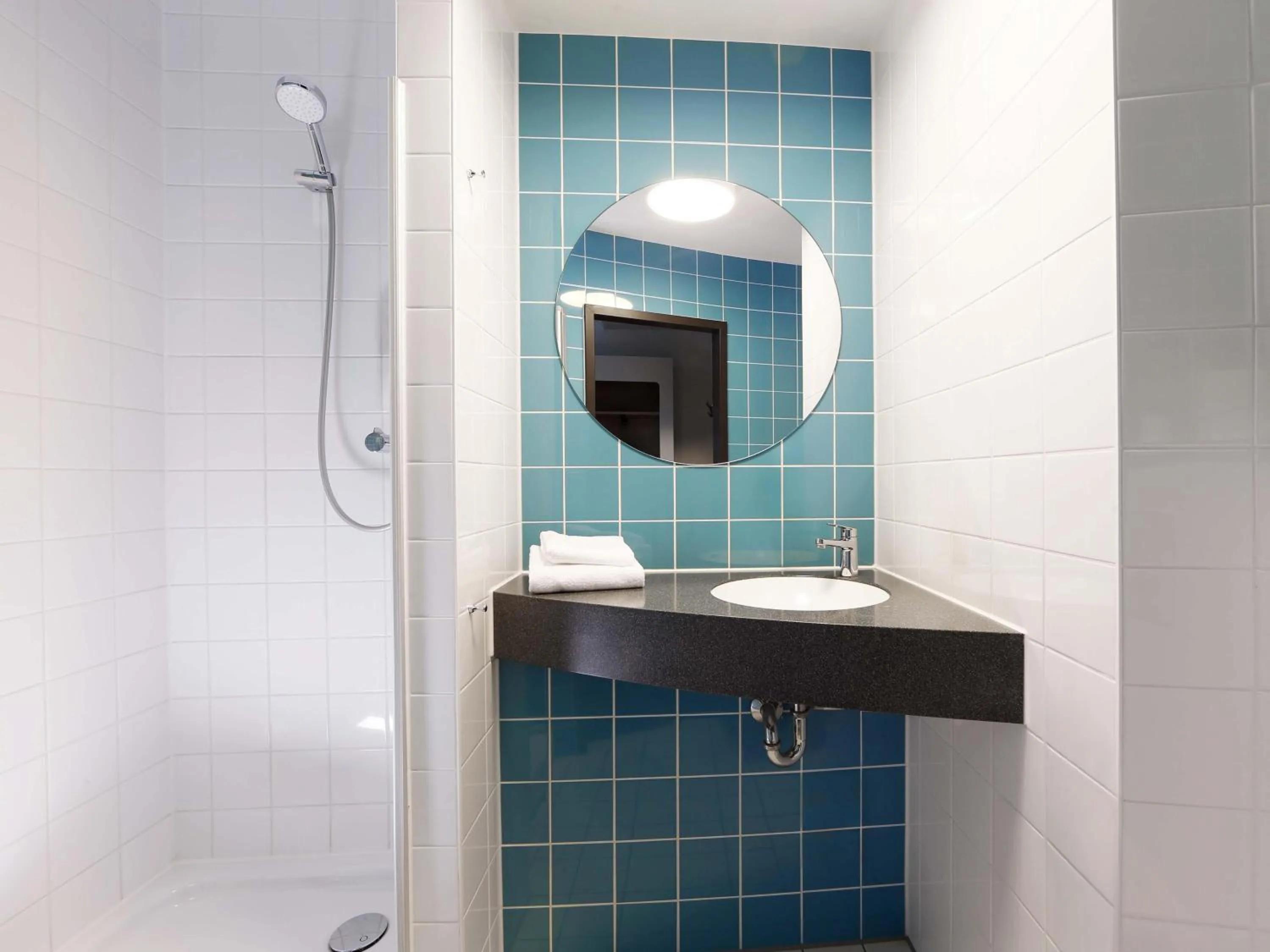 Bathroom in B&B Hotel Potsdam