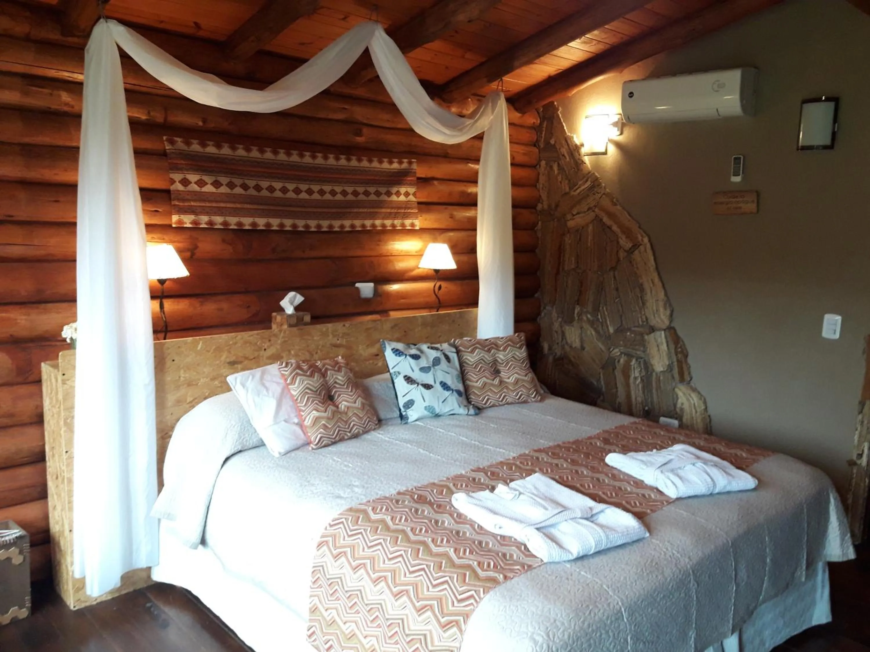 Bed in Pualy Resort & Spa