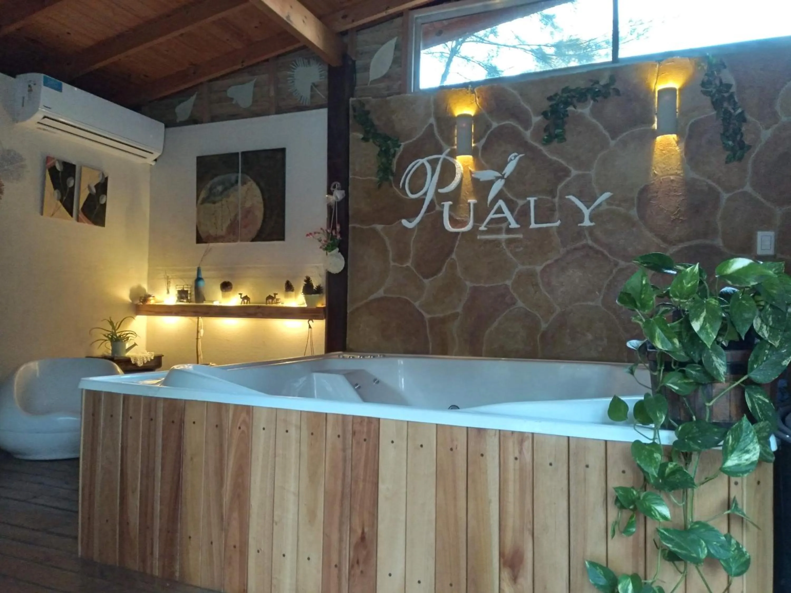 Hot Tub in Pualy Resort & Spa