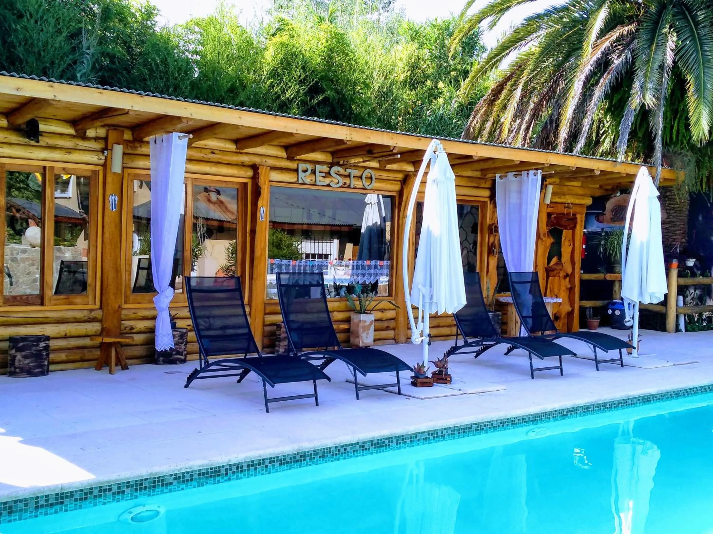 Restaurant/places to eat in Pualy Resort & Spa