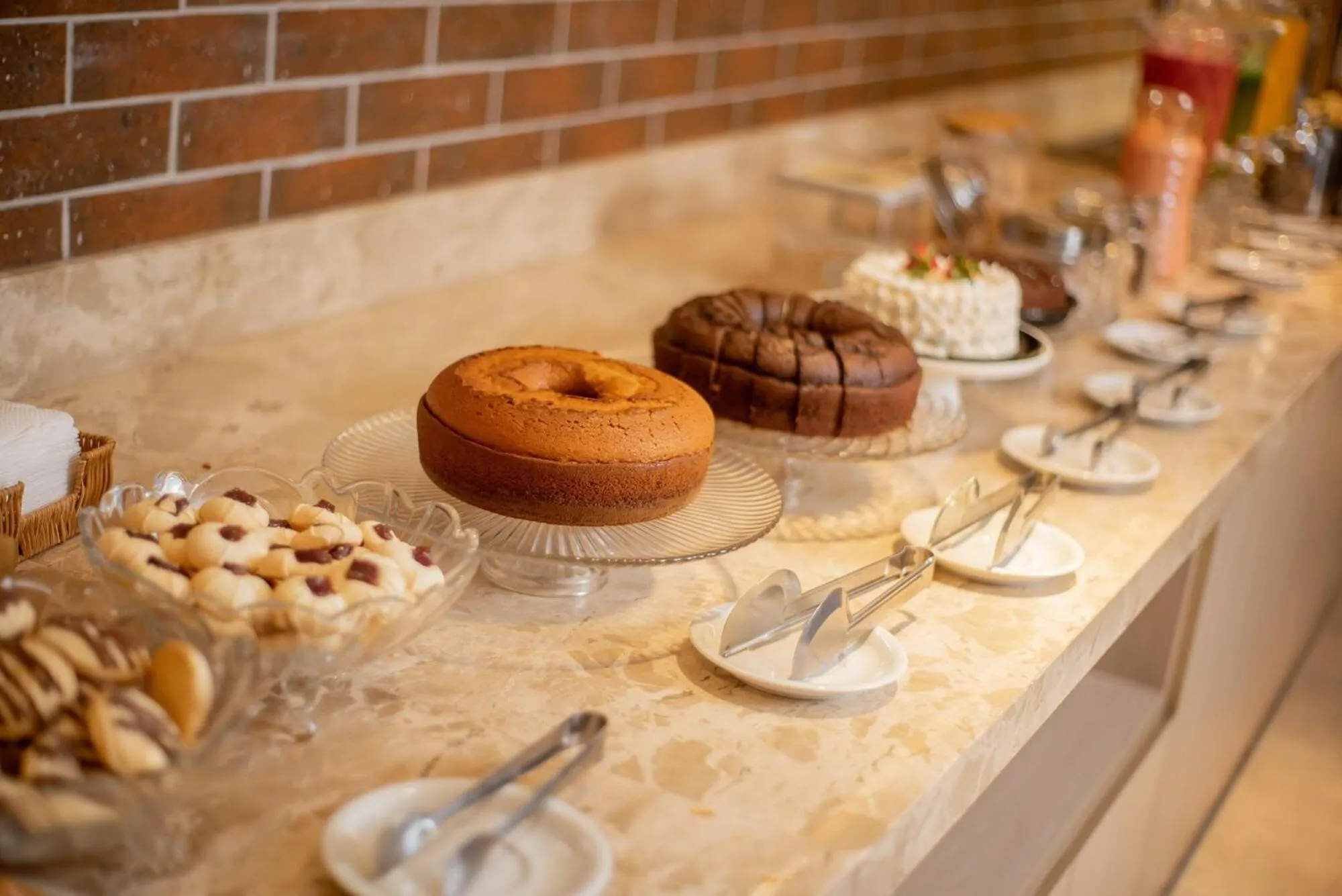 Food and drinks in Hotel Tropical Garden