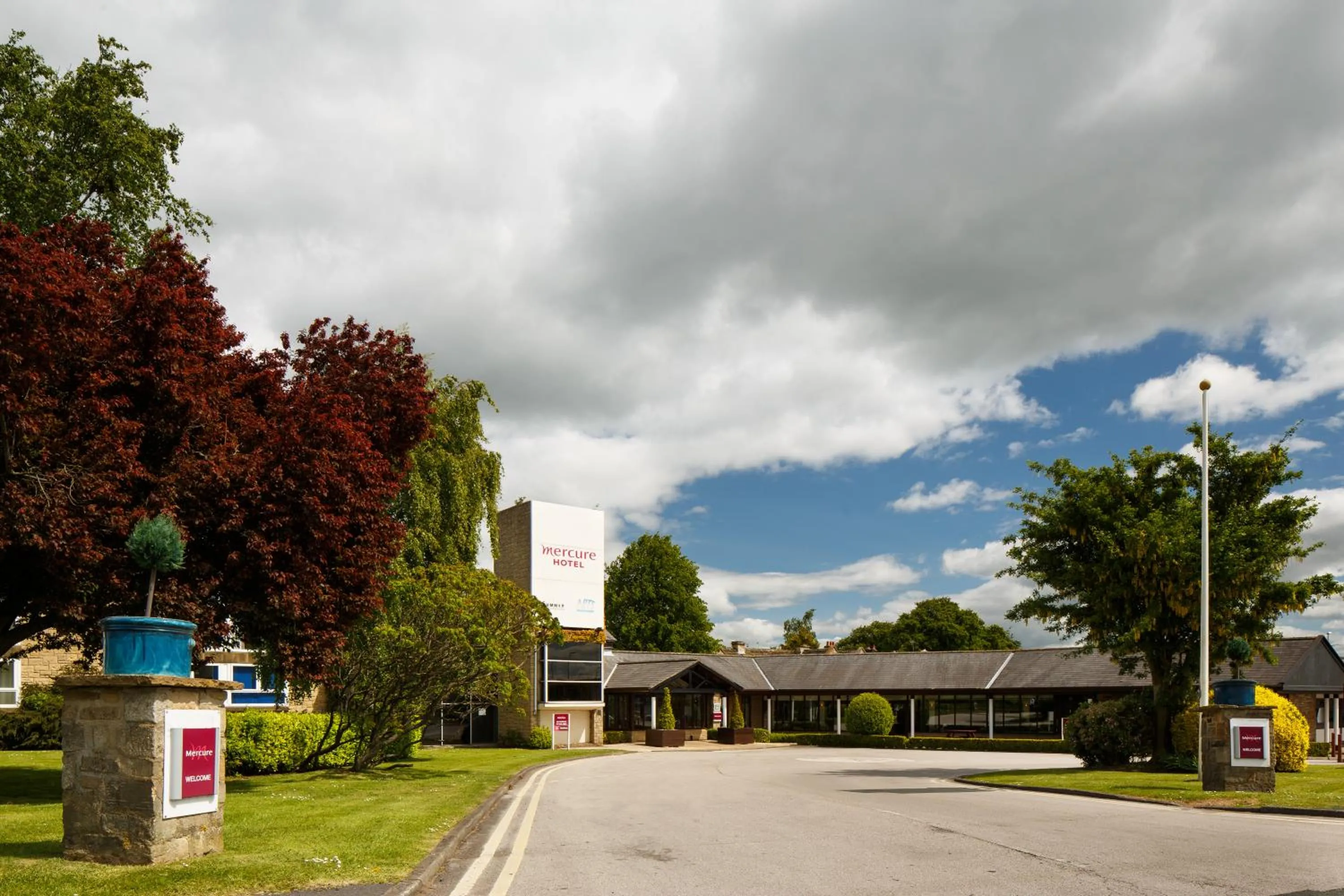 Facade/entrance, Property Building in Mercure Wetherby Hotel