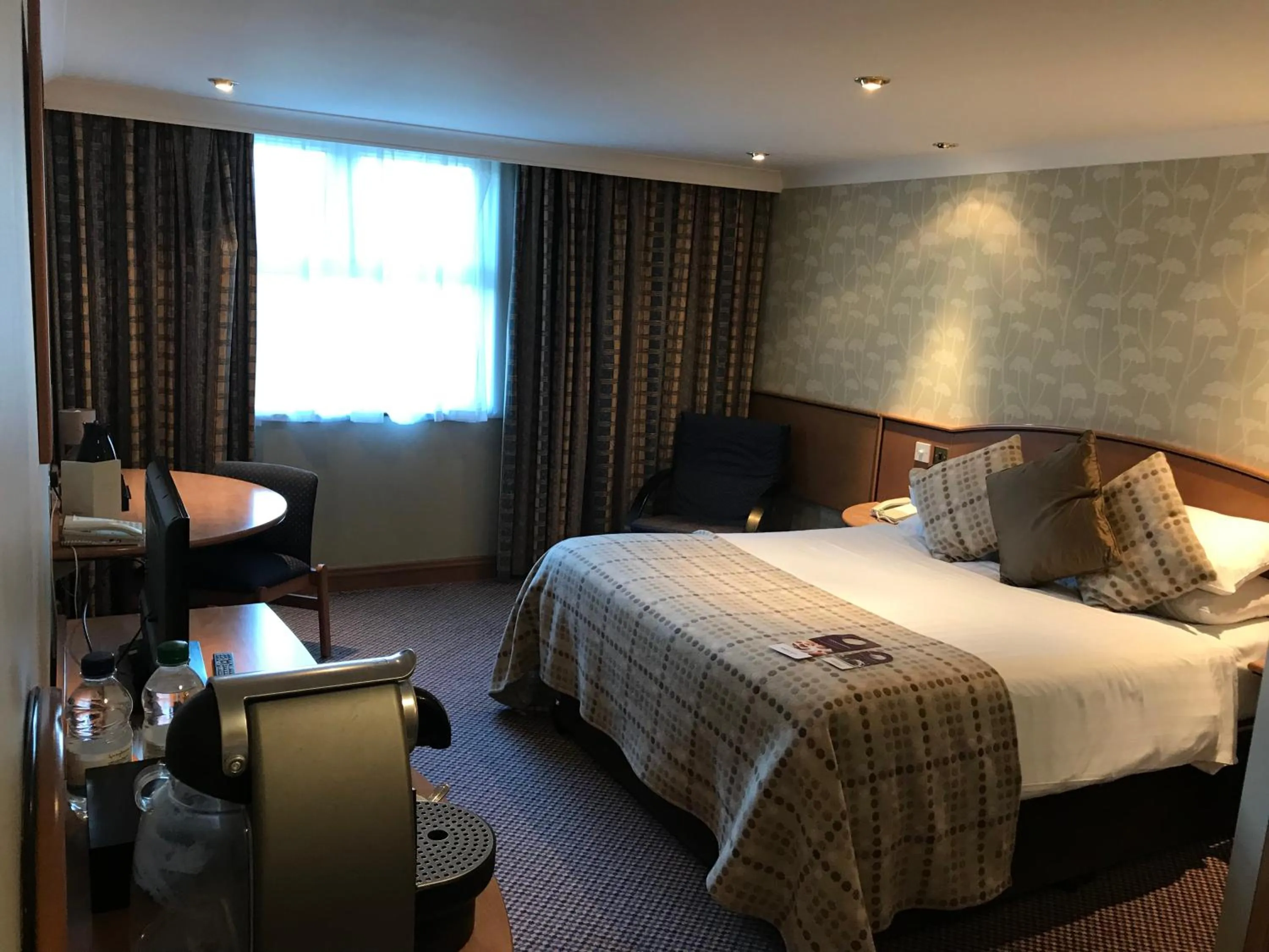 TV and multimedia in Mercure Wetherby Hotel