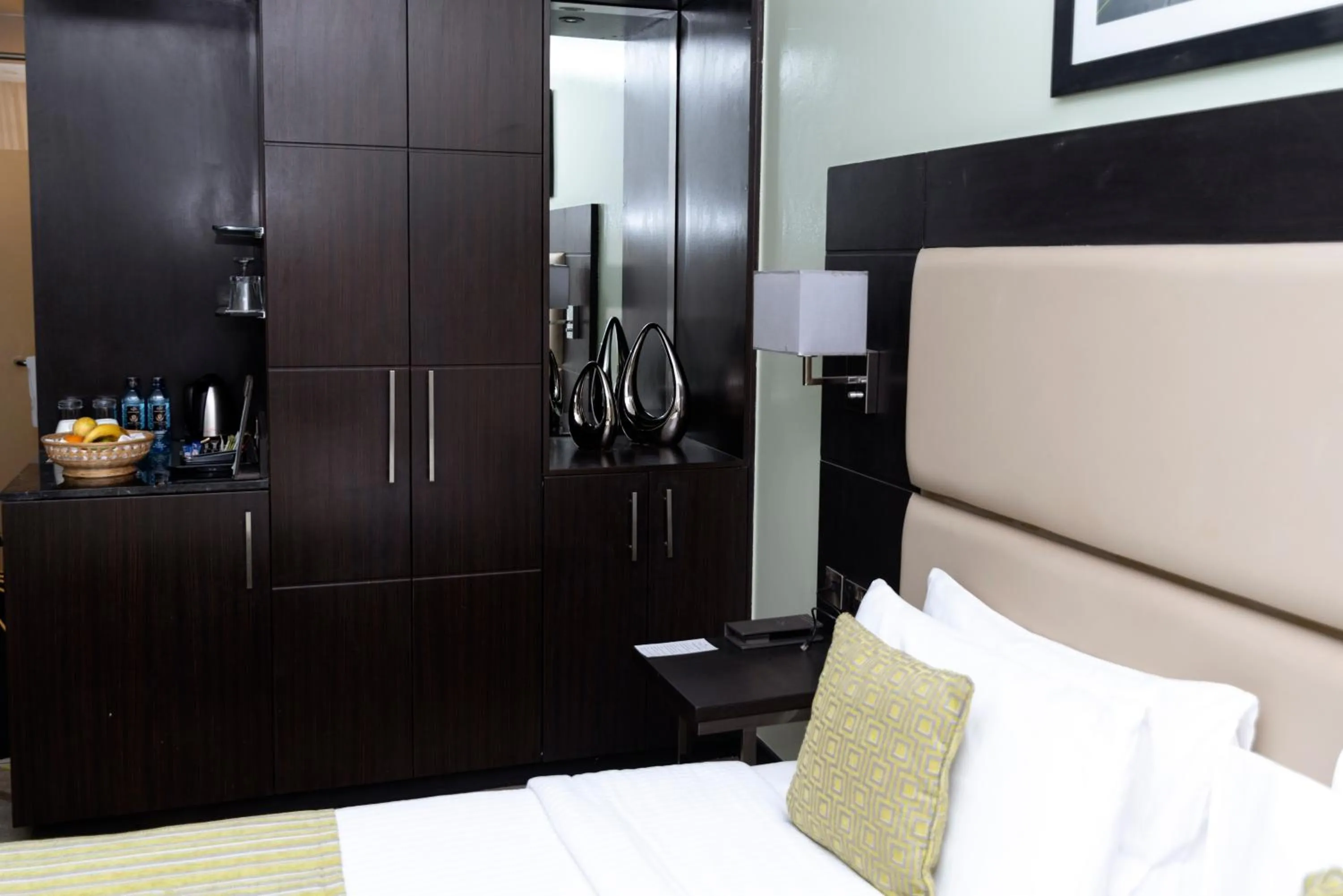 Coffee/tea facilities, Bed in Royal Tulip Canaan Nairobi