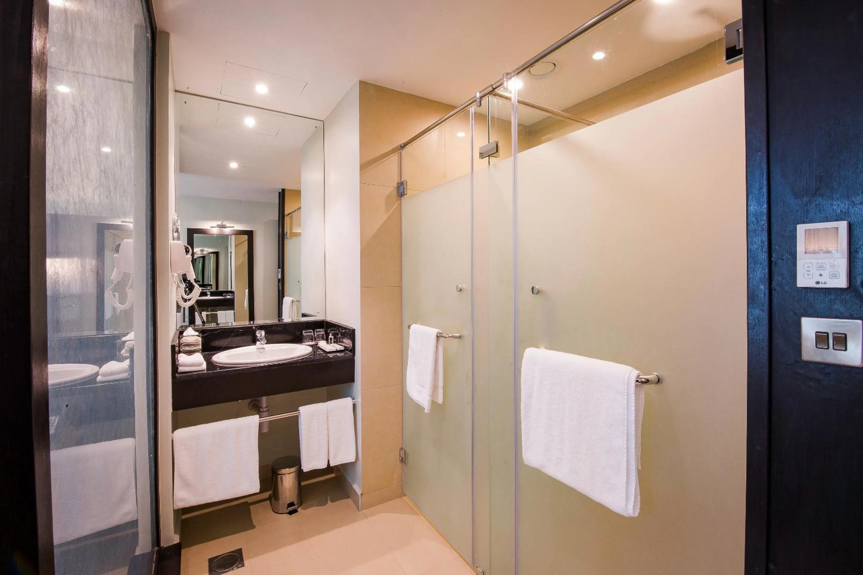 Shower in Royal Tulip Canaan Nairobi