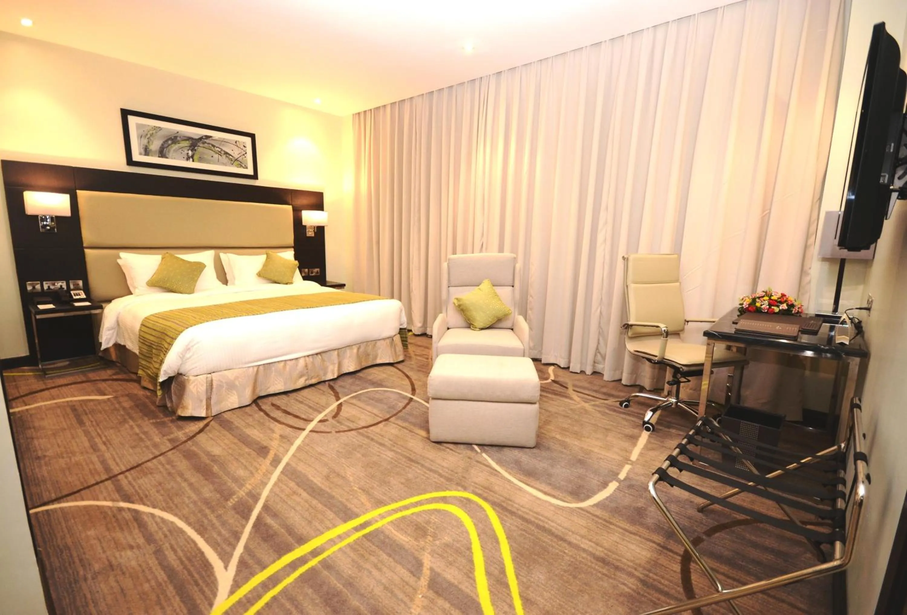 Bedroom, Bed in Royal Tulip Canaan Nairobi