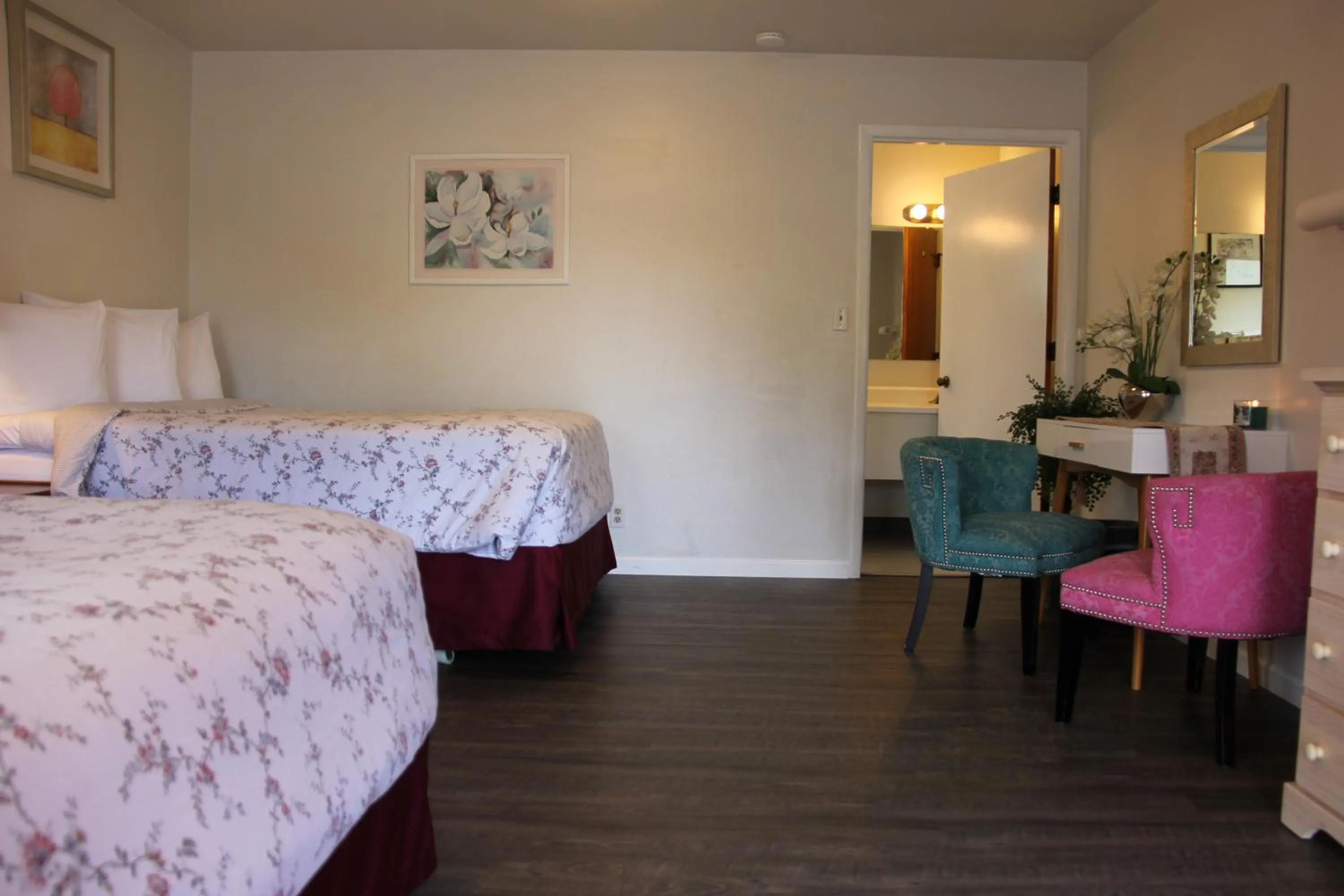 Bed in Mariners Cove Inn