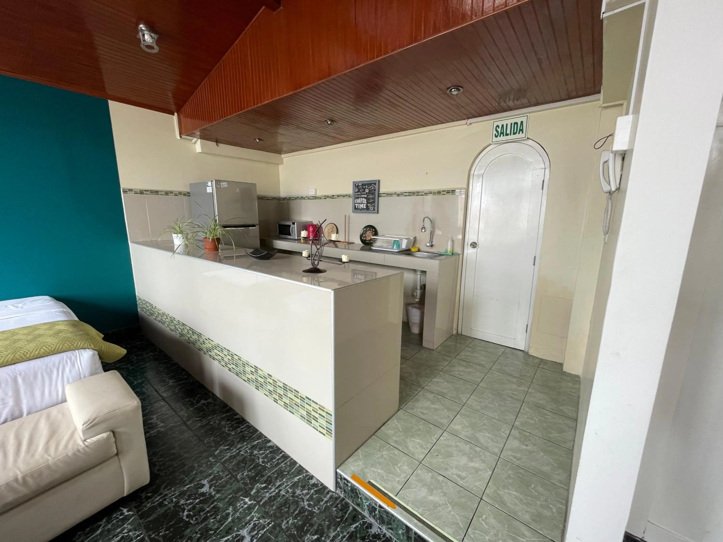 kitchen, Bed in Residencial Alfa Hotel