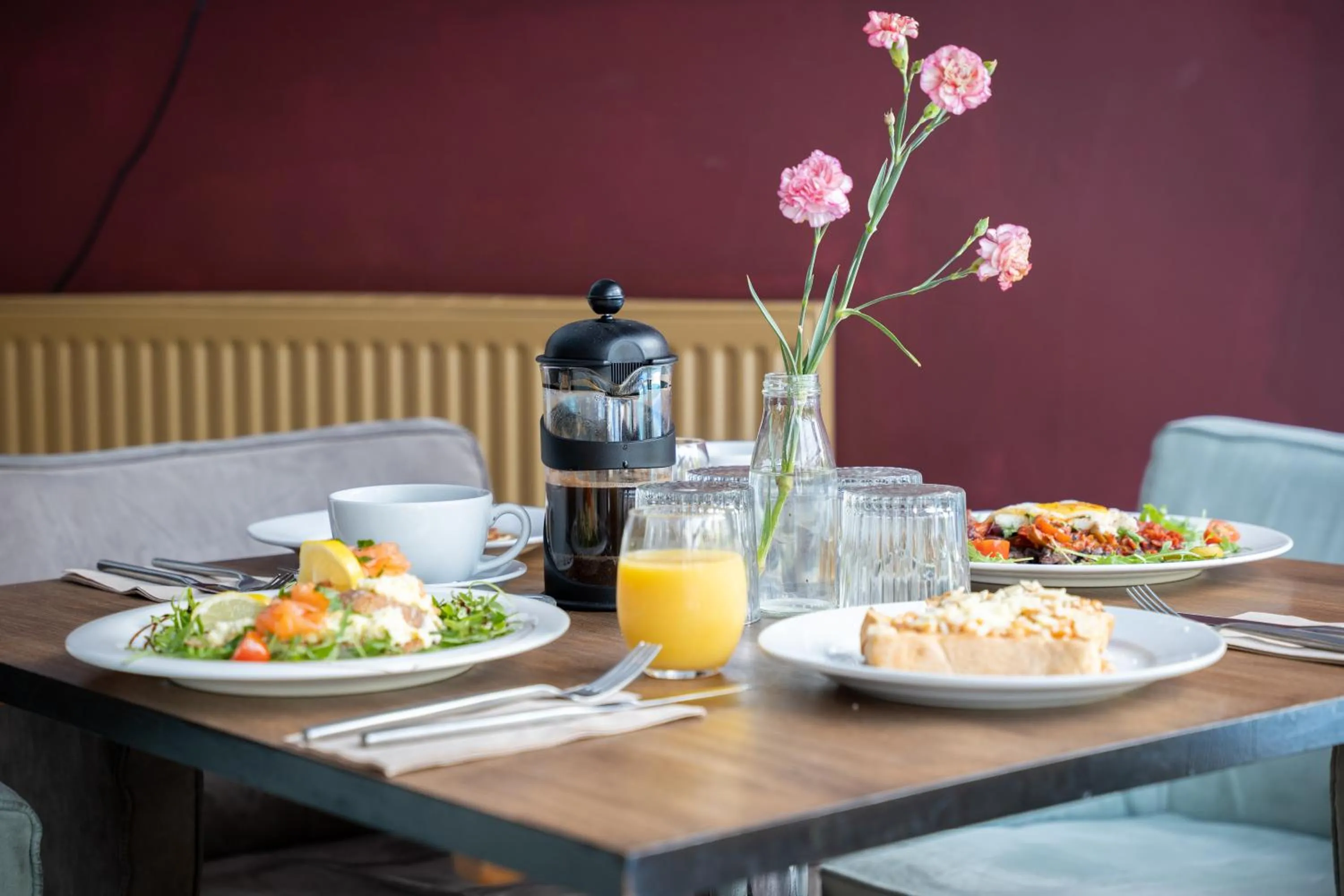 Restaurant/places to eat in The Valley