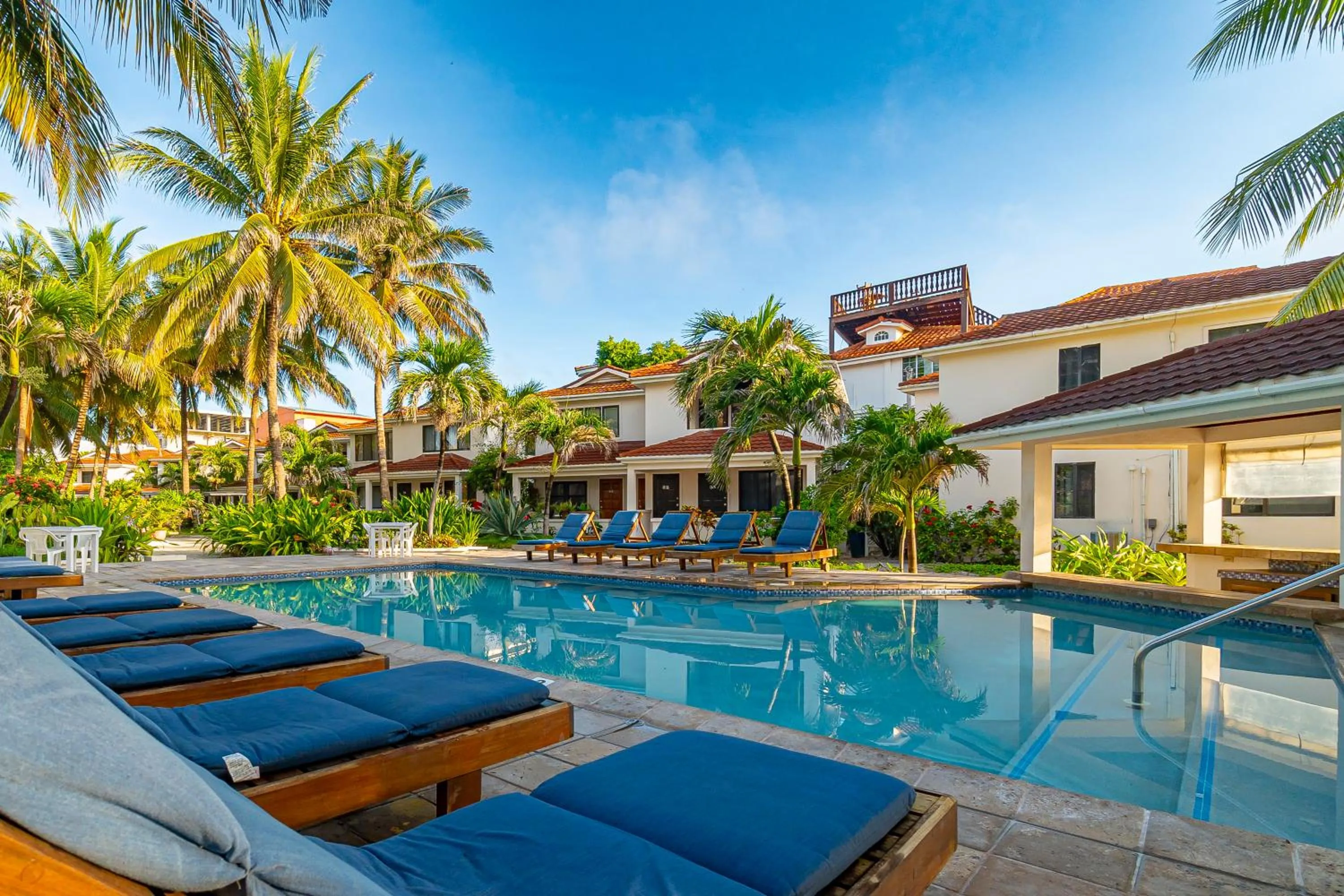 Swimming pool in Tradewinds Paradise Villas