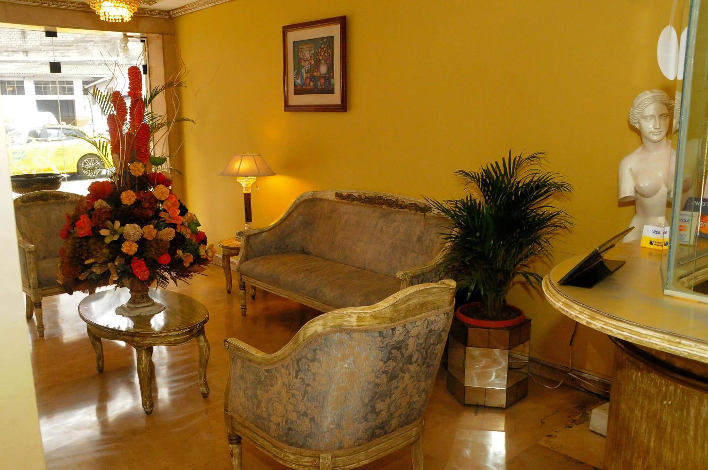 Seating area in Colony Inn Hotel