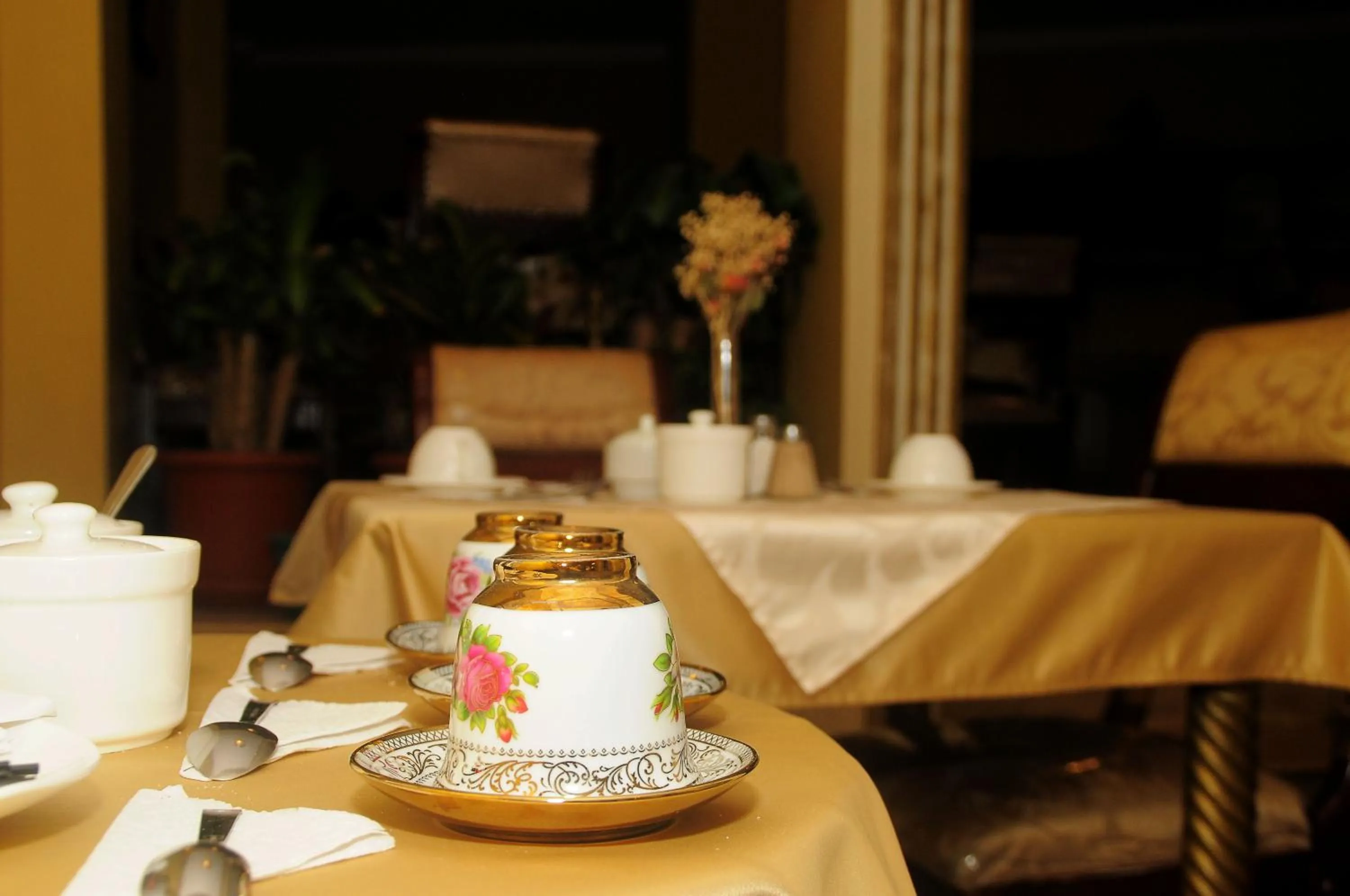 Food and drinks in Colony Inn Hotel