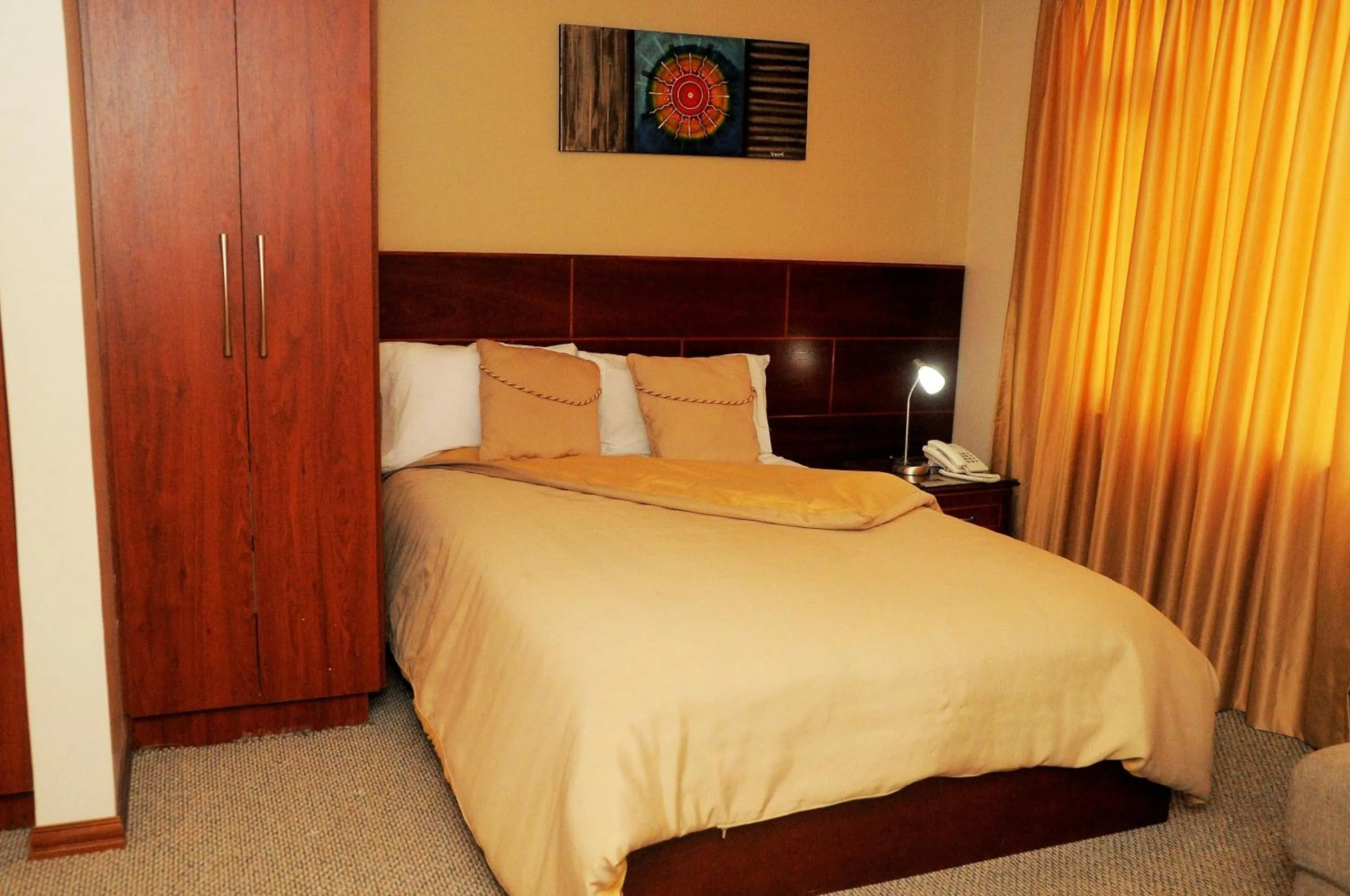 Bed in Colony Inn Hotel