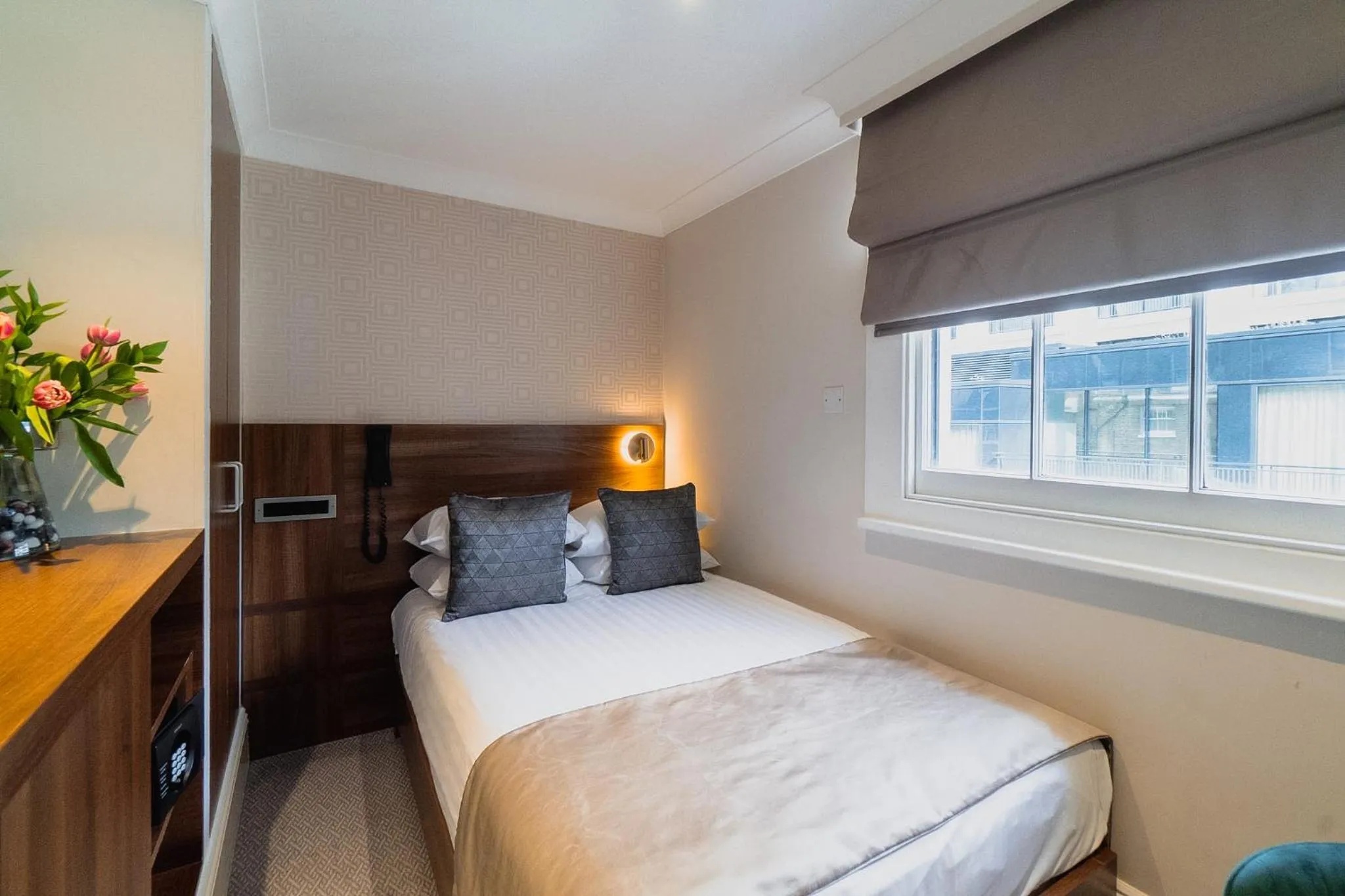 Bedroom, Bed in London House Hotel