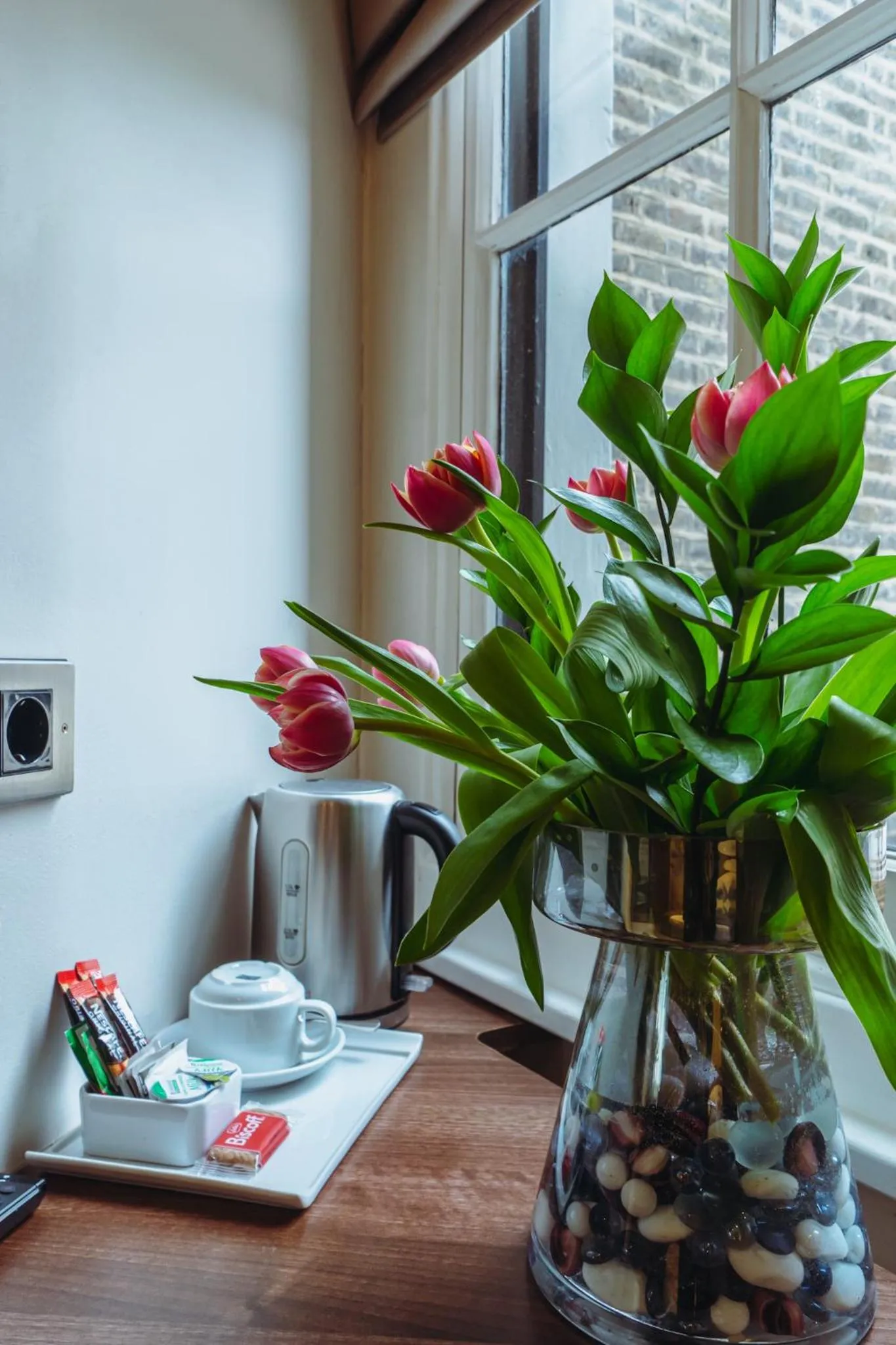 Coffee/tea facilities in London House Hotel