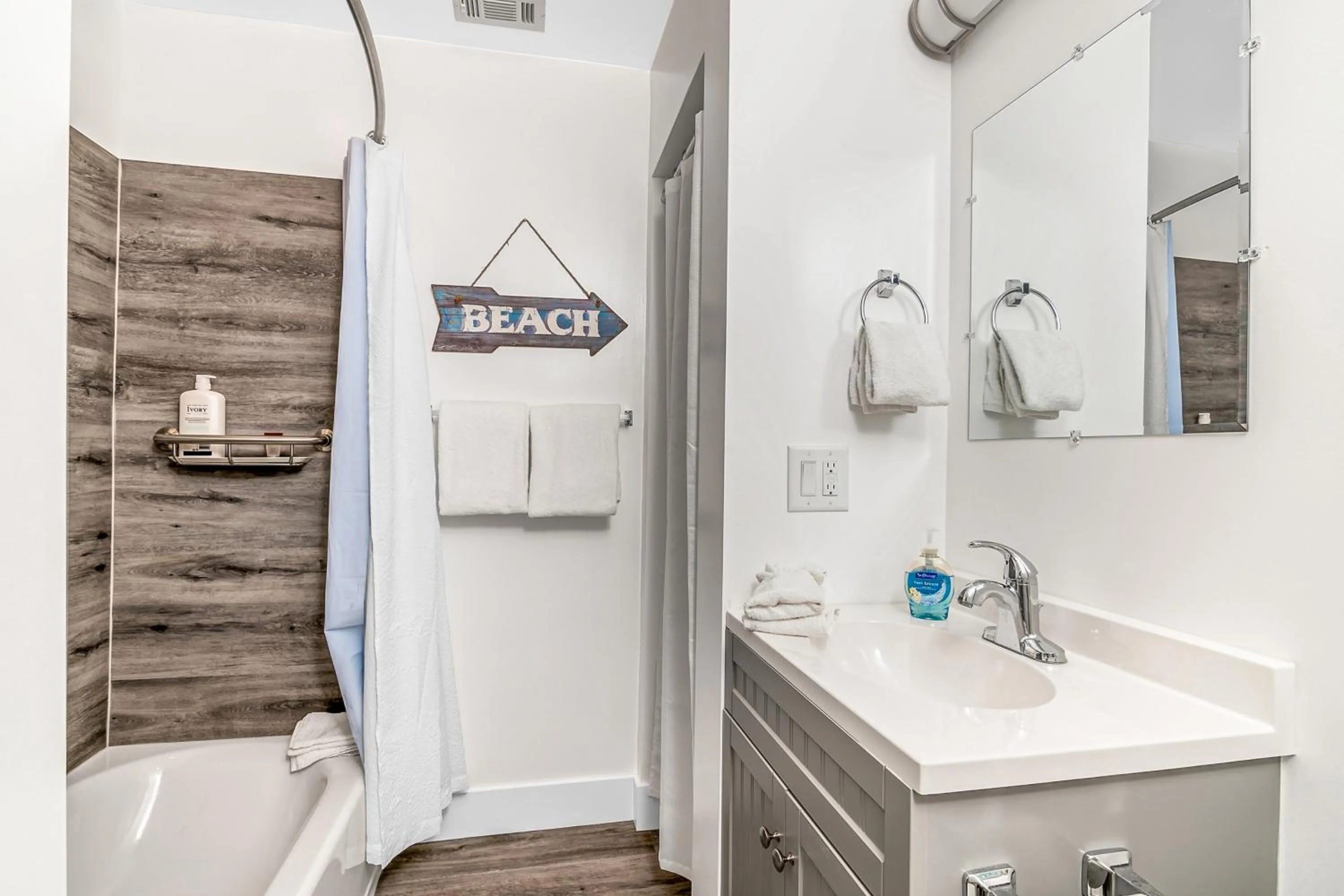 Bathroom in Latitude 26 Waterfront Boutique Resort - Fort Myers Beach