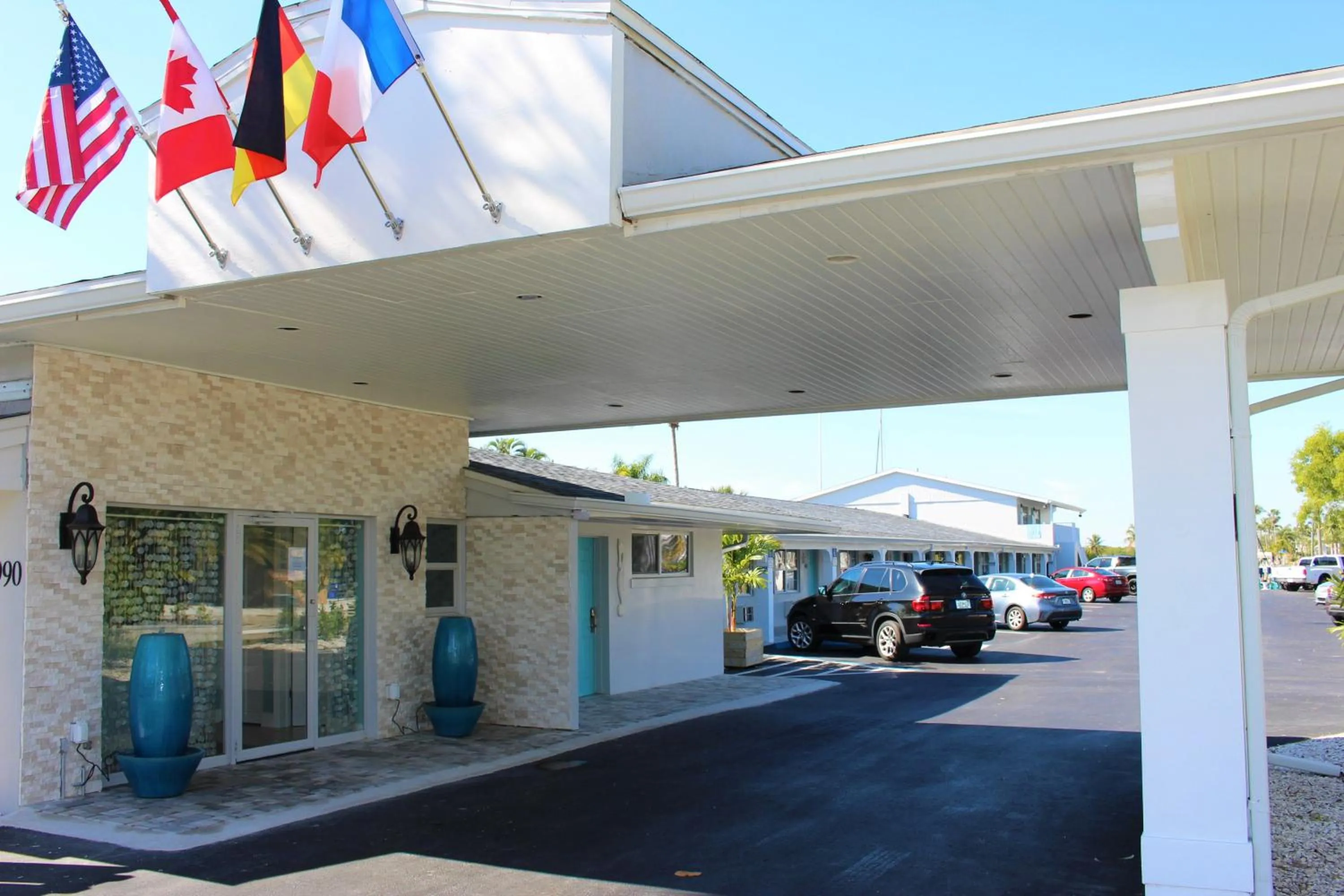 Facade/entrance in Latitude 26 Waterfront Boutique Resort - Fort Myers Beach