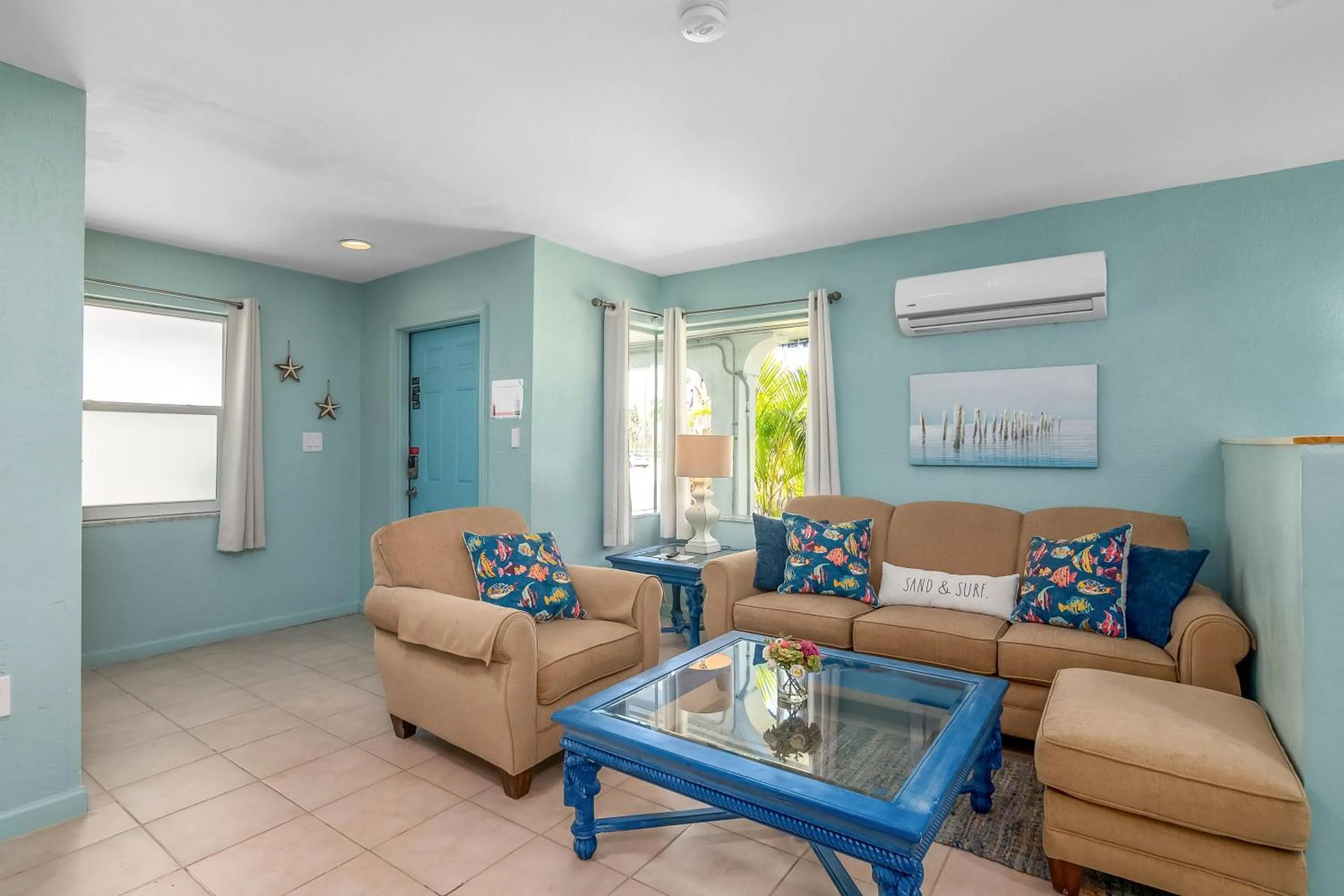 Living room in Latitude 26 Waterfront Boutique Resort - Fort Myers Beach