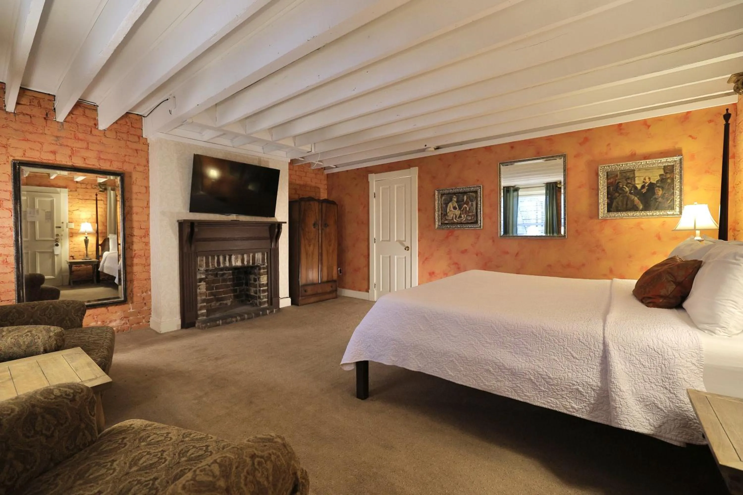 Bedroom, Bed in Foley House Inn